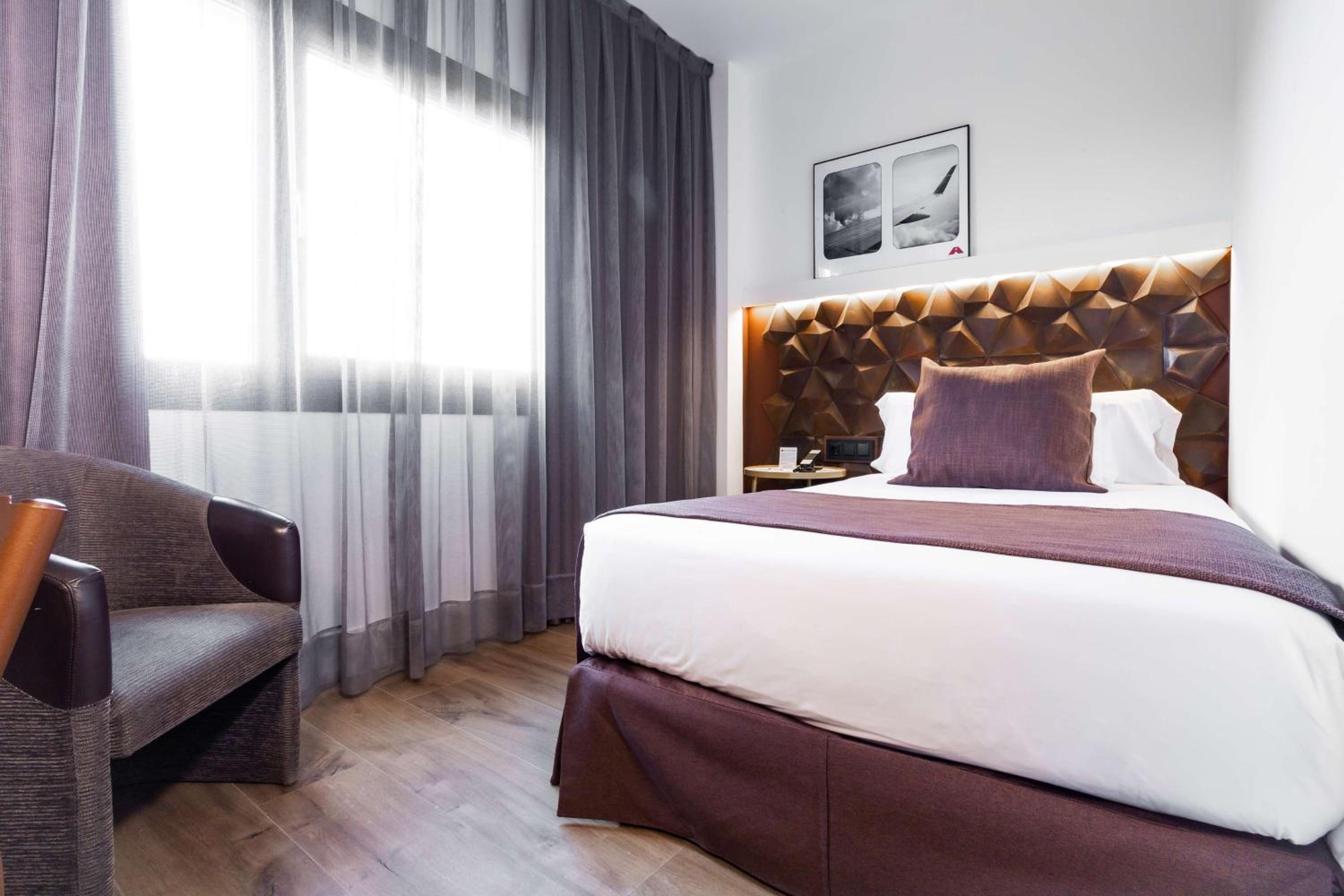 Single Room with Single Bed photo 1
