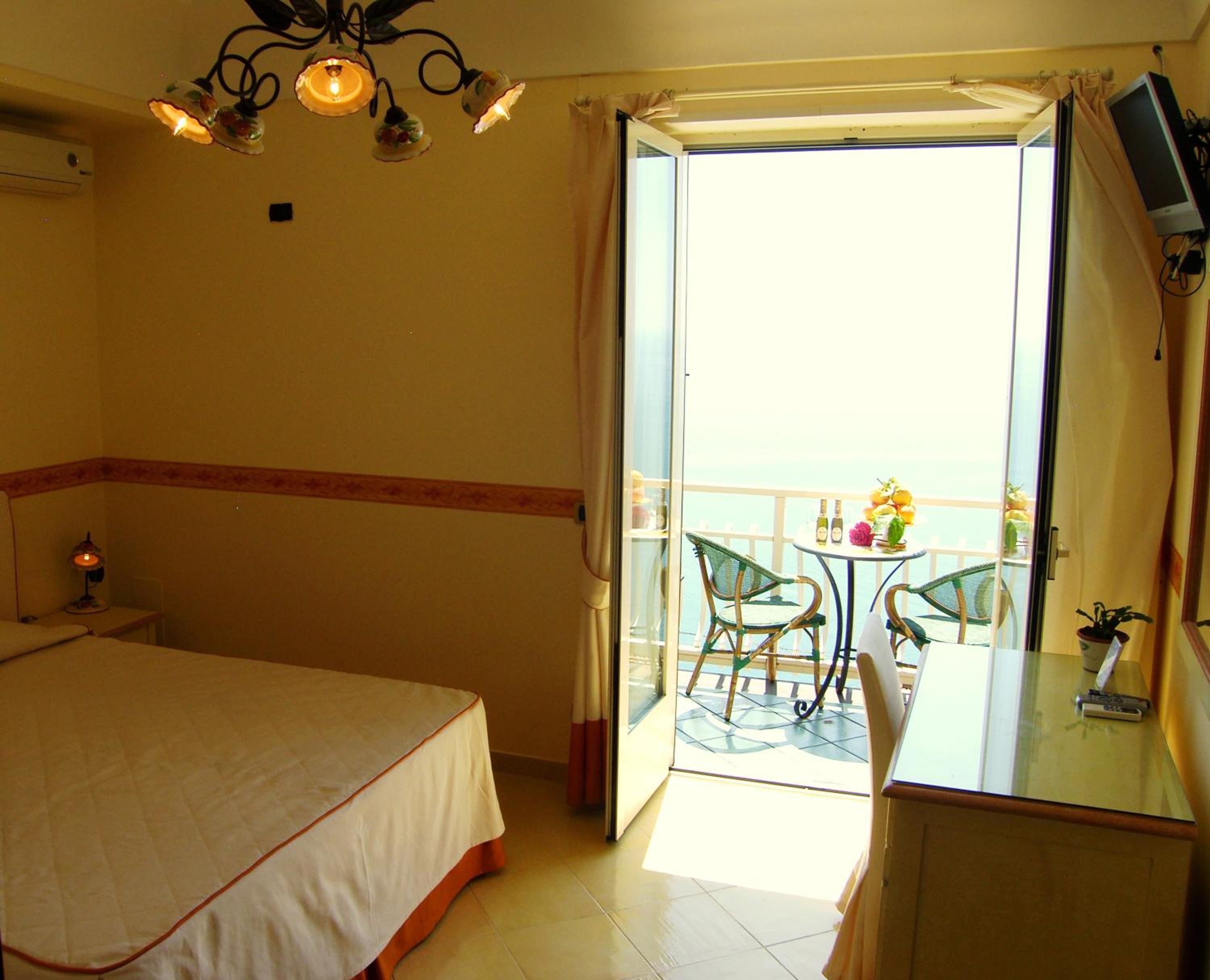Superior Double or Twin Room - Photo 12