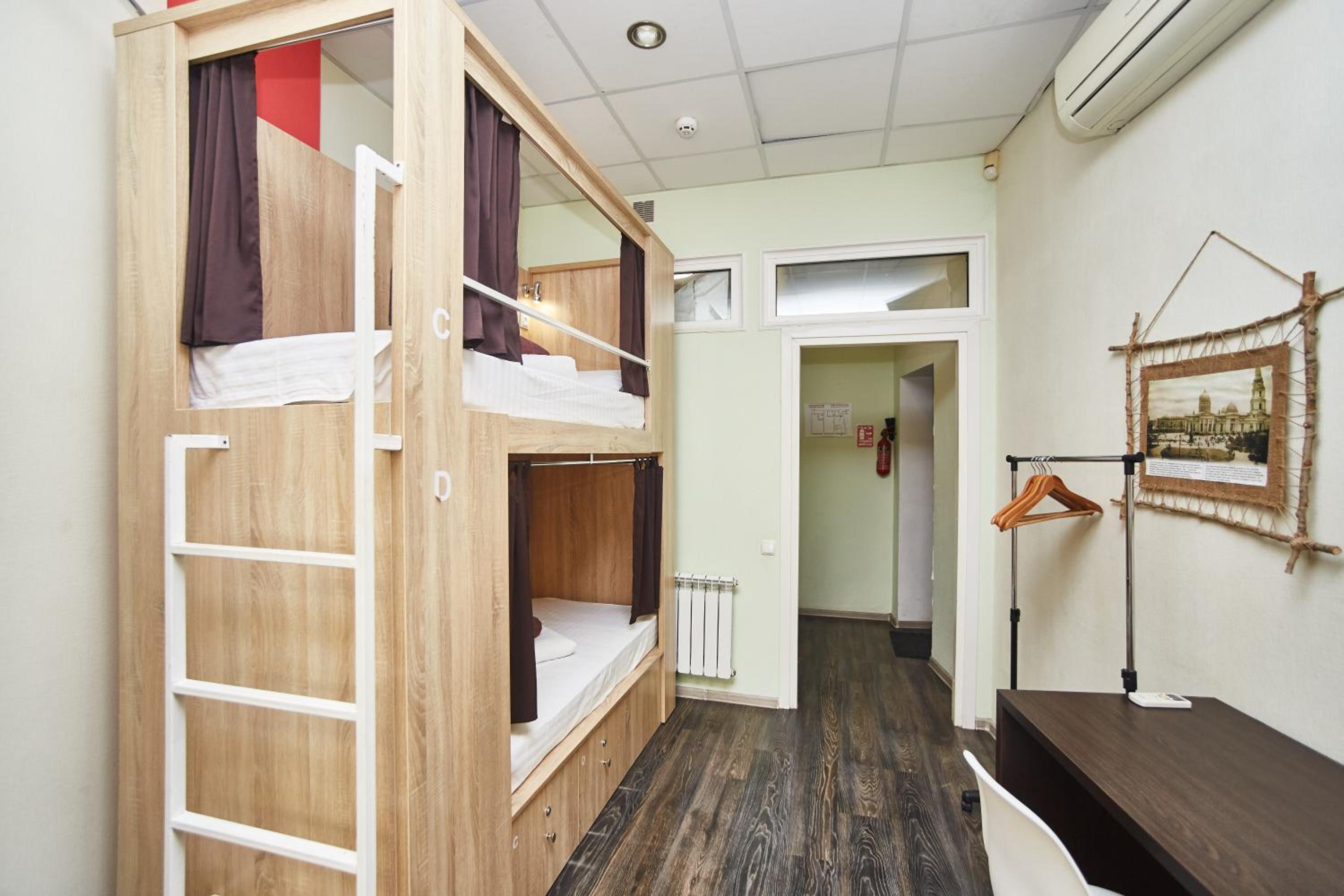 Bed in 6-Bed Mixed Dormitory Room photo 3