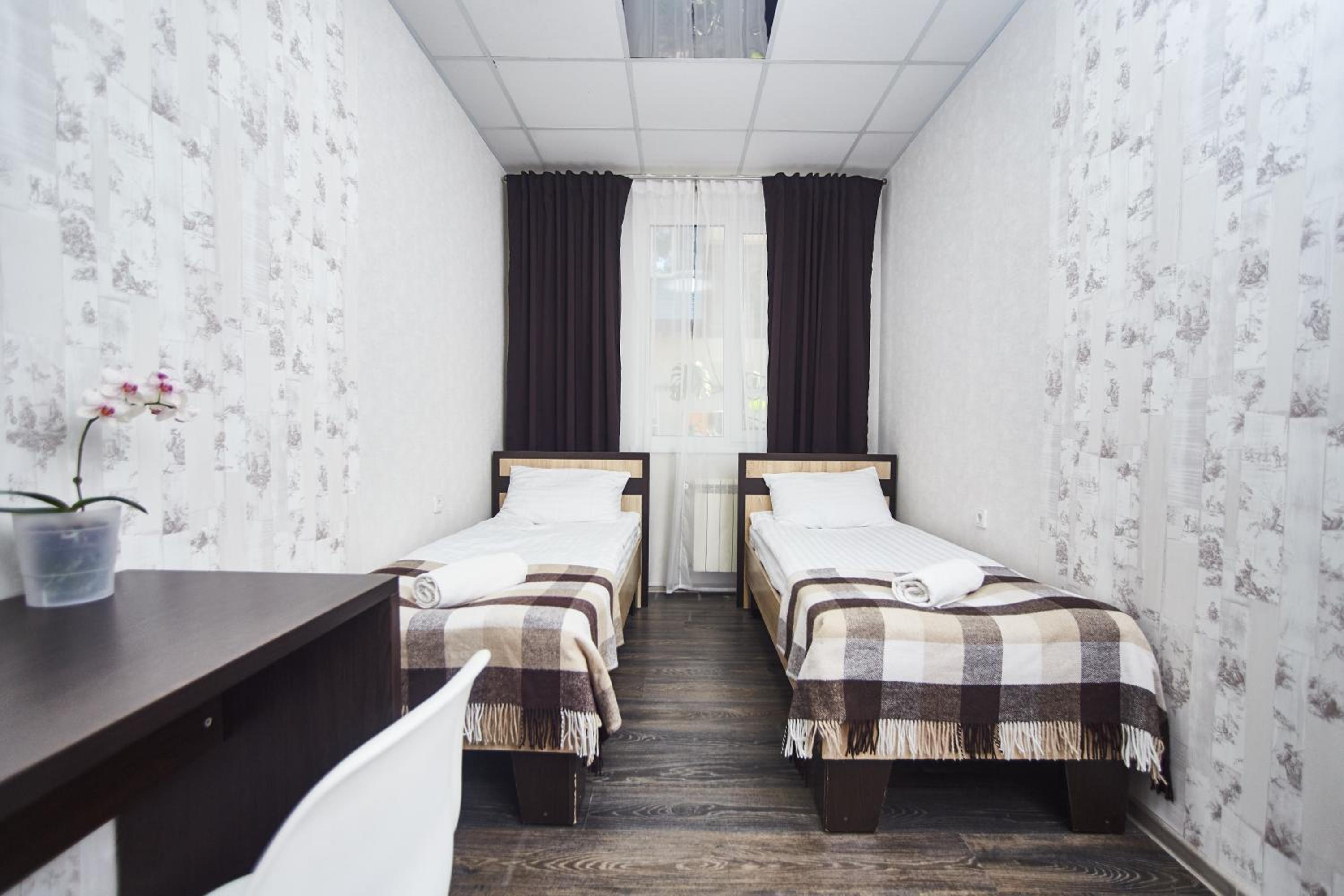 Twin Room with Private Bathroom photo 2