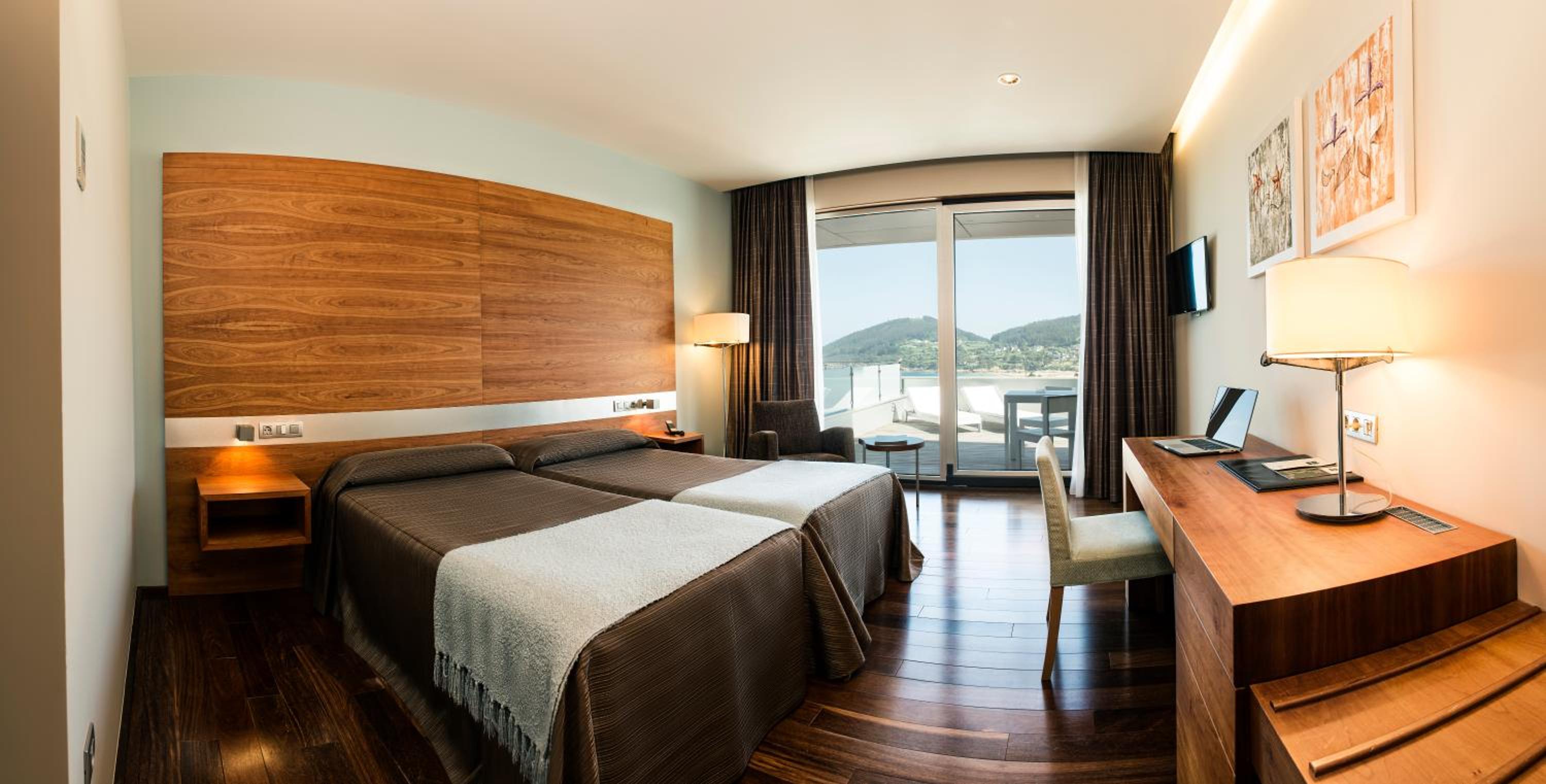 Double or Twin Room with Terrace and Sea View - Photo 1