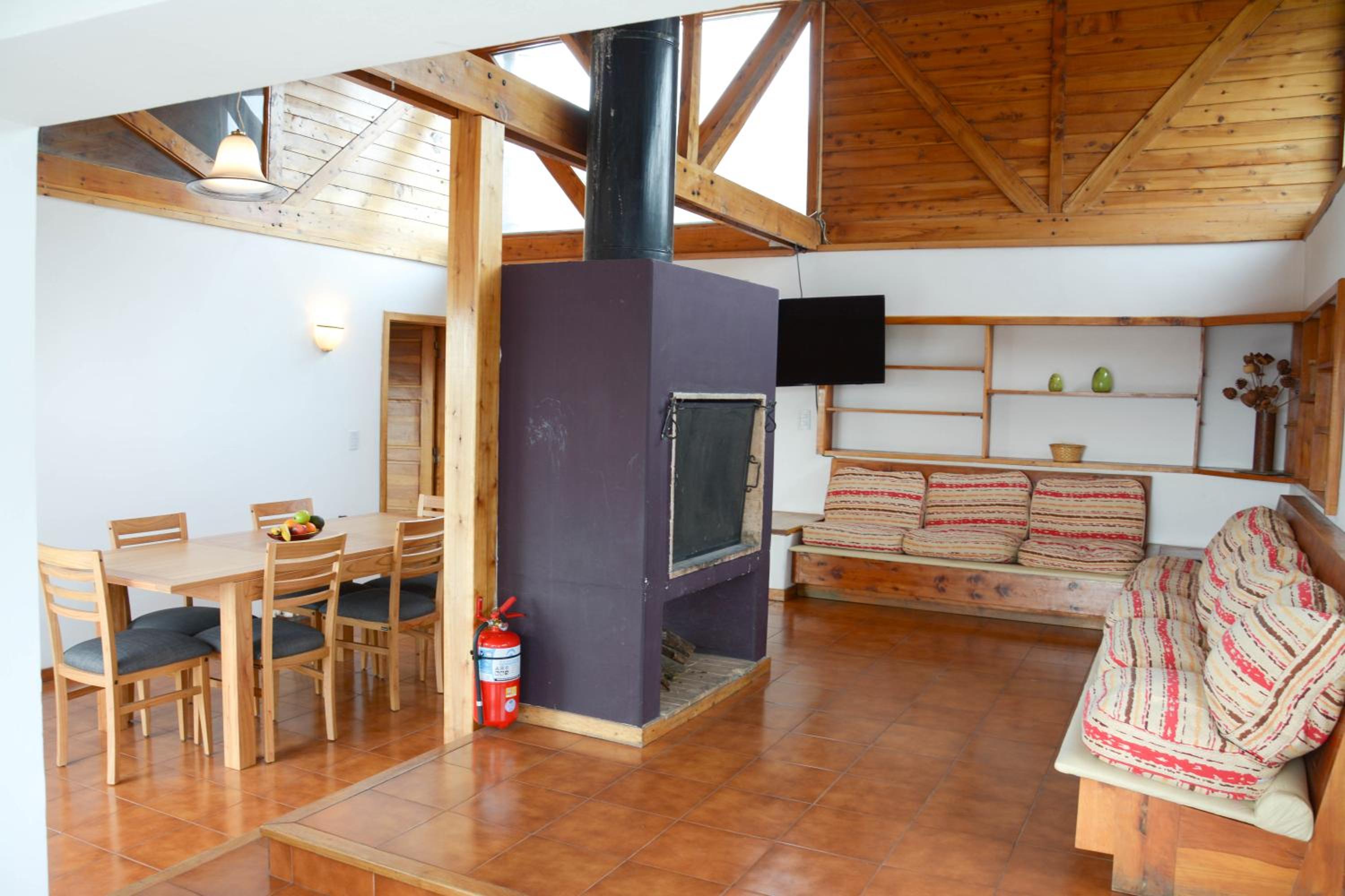 Five-Bedroom House photo 3