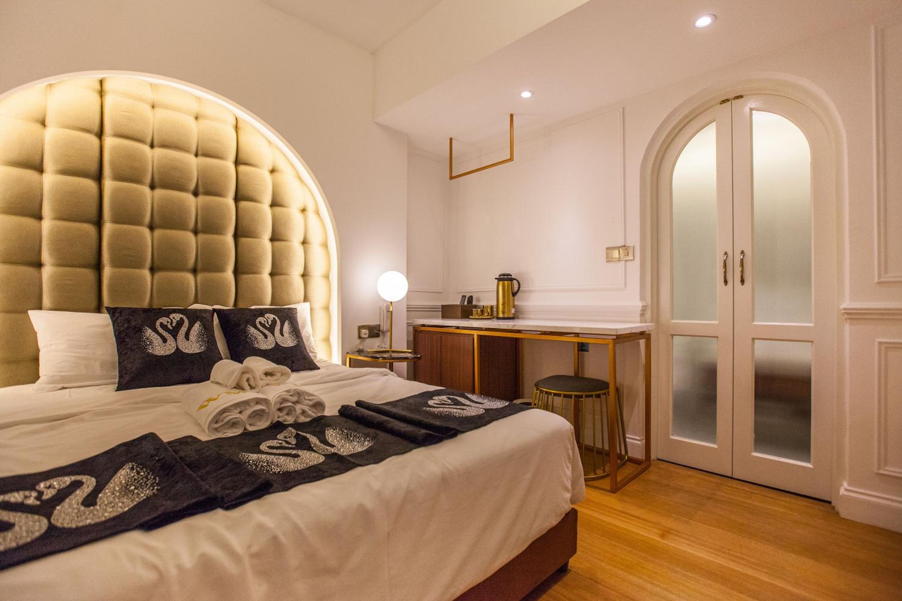 Deluxe Room - Photo 3