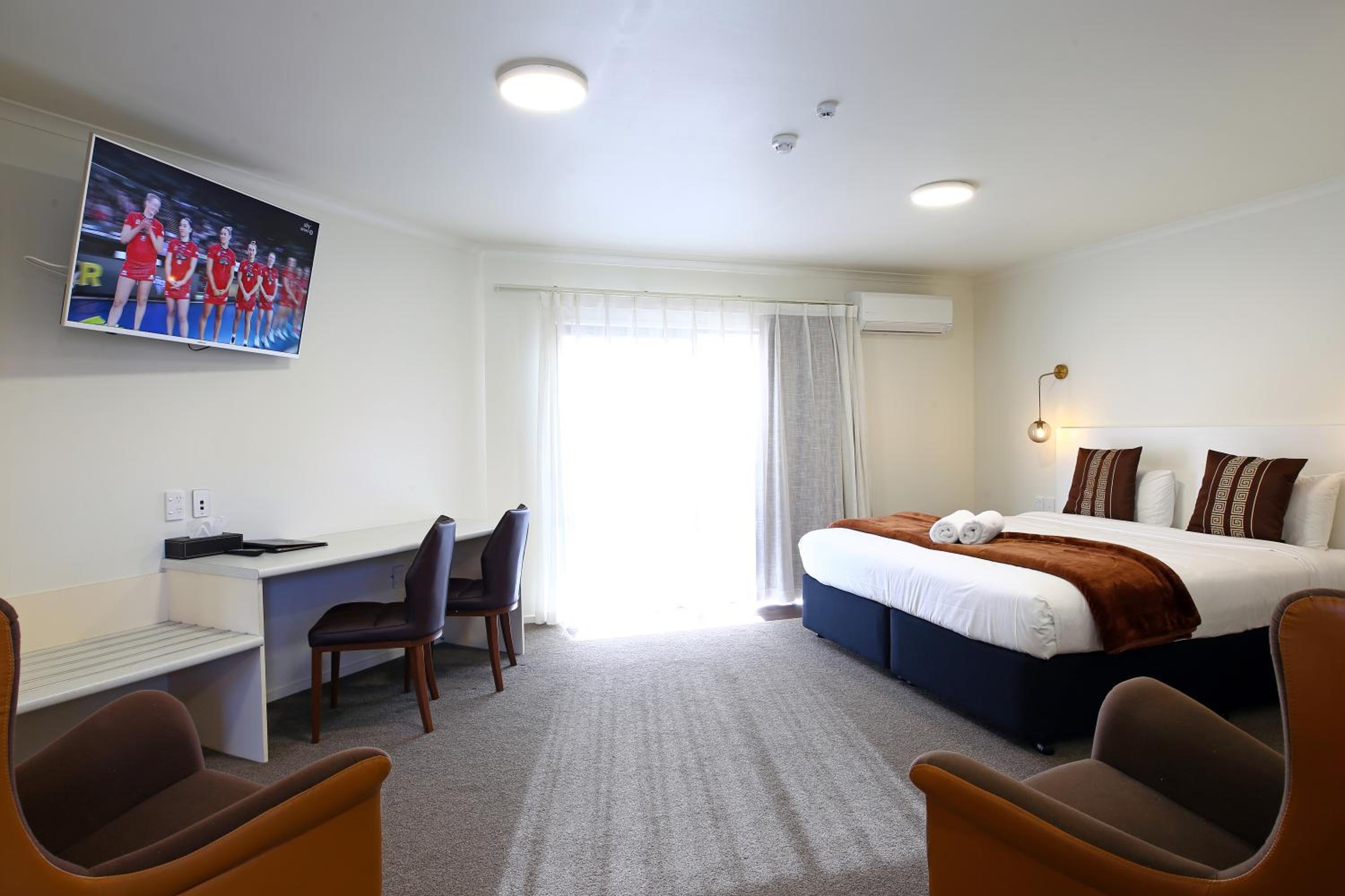 Luxury One Bedroom Apartment - Photo 1