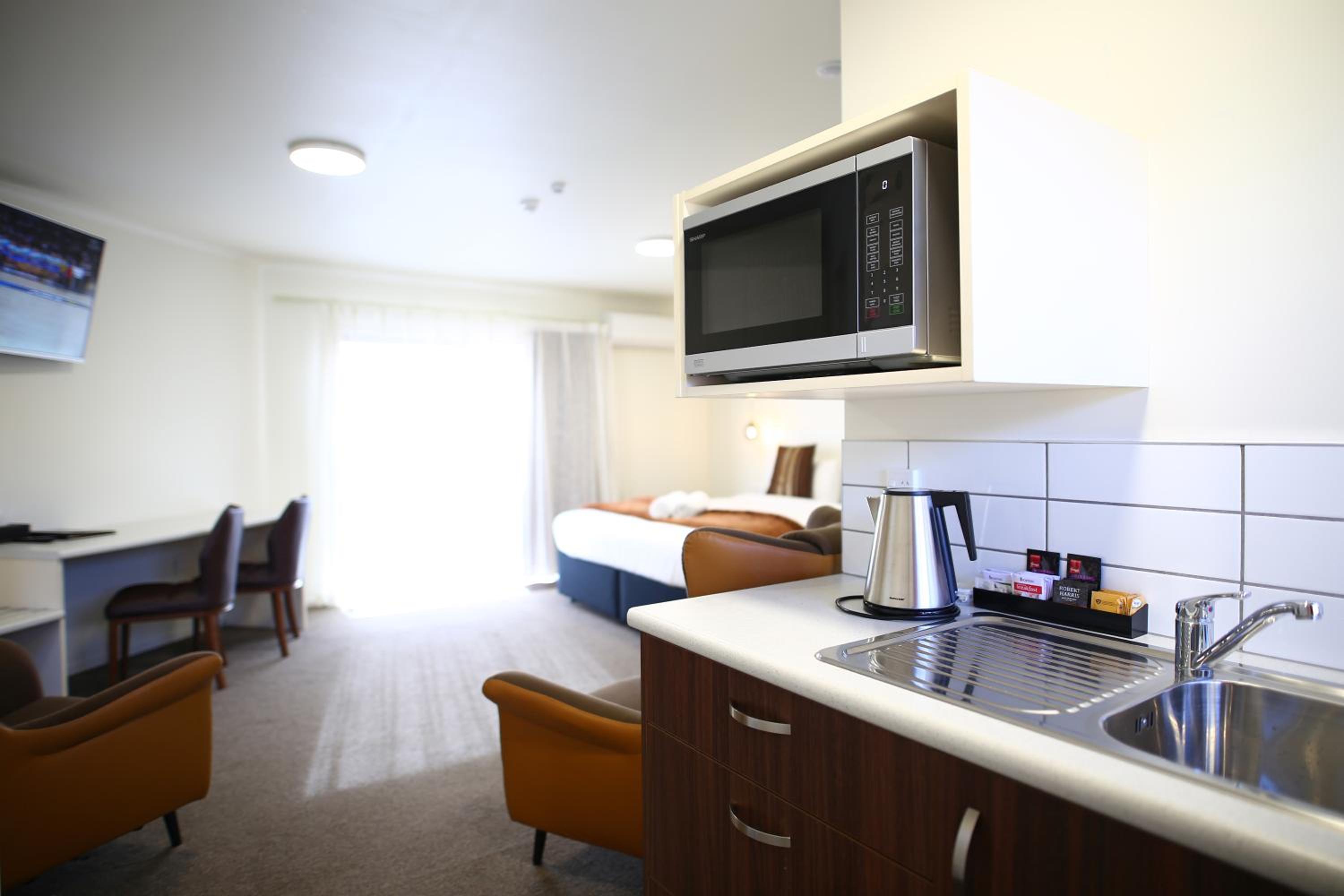 Luxury One Bedroom Apartment - Photo 2