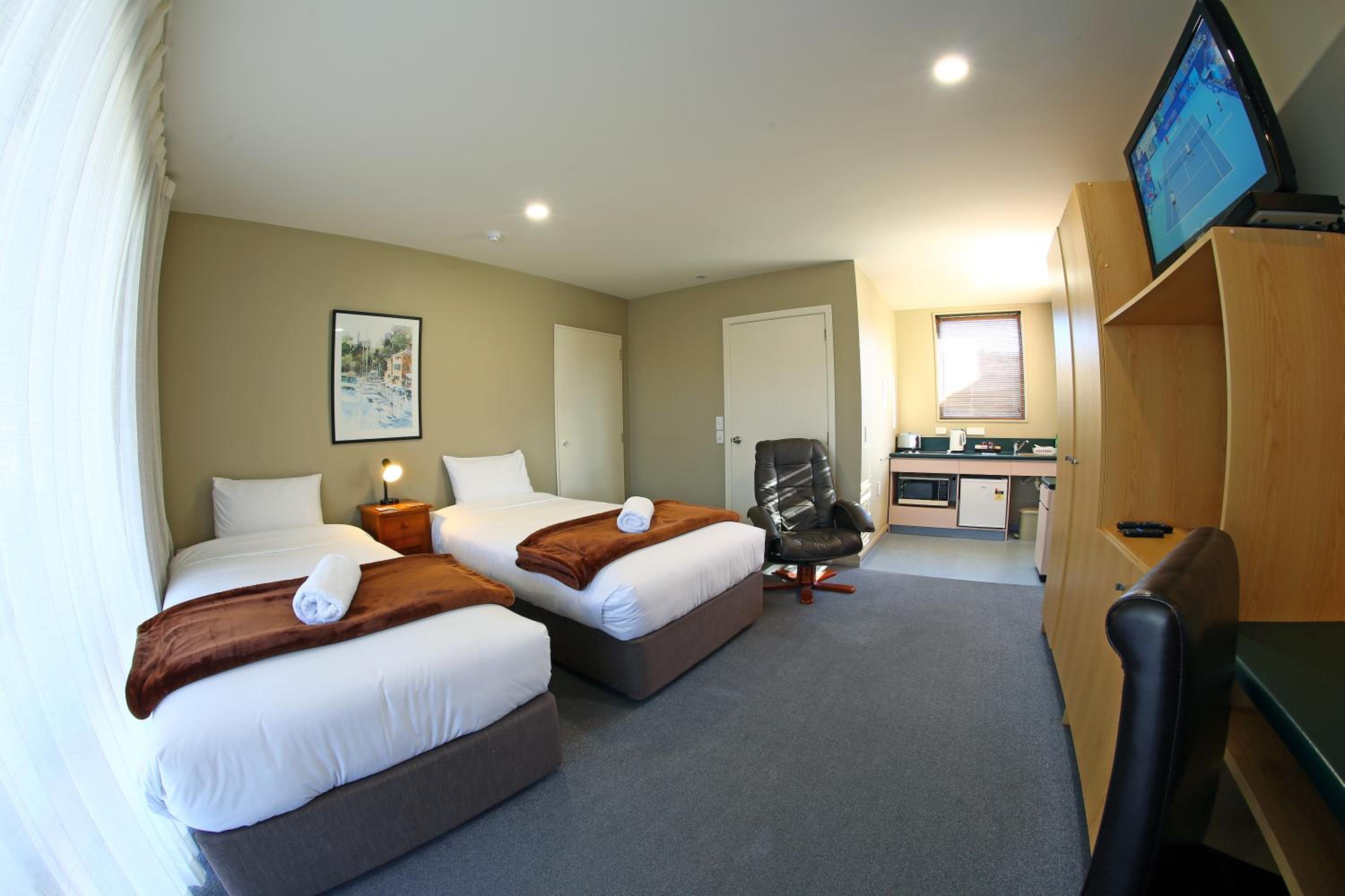 Standard Twin Room - Photo 1