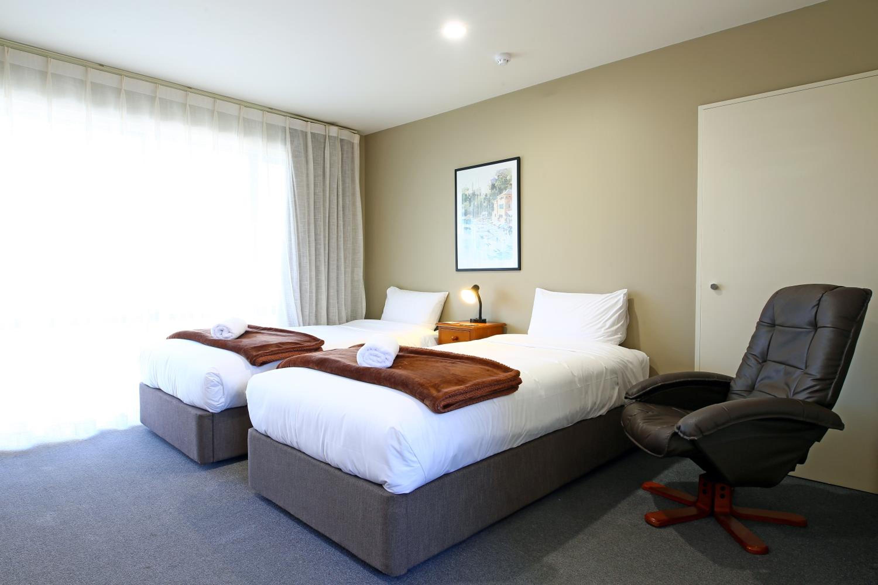 Standard Twin Room - Photo 2