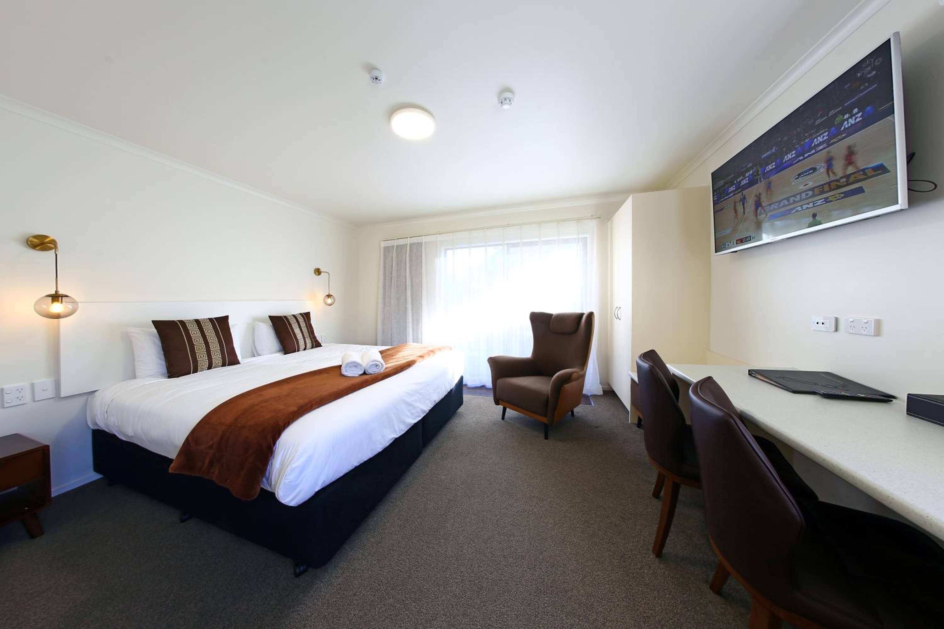 Deluxe King Room photo 1