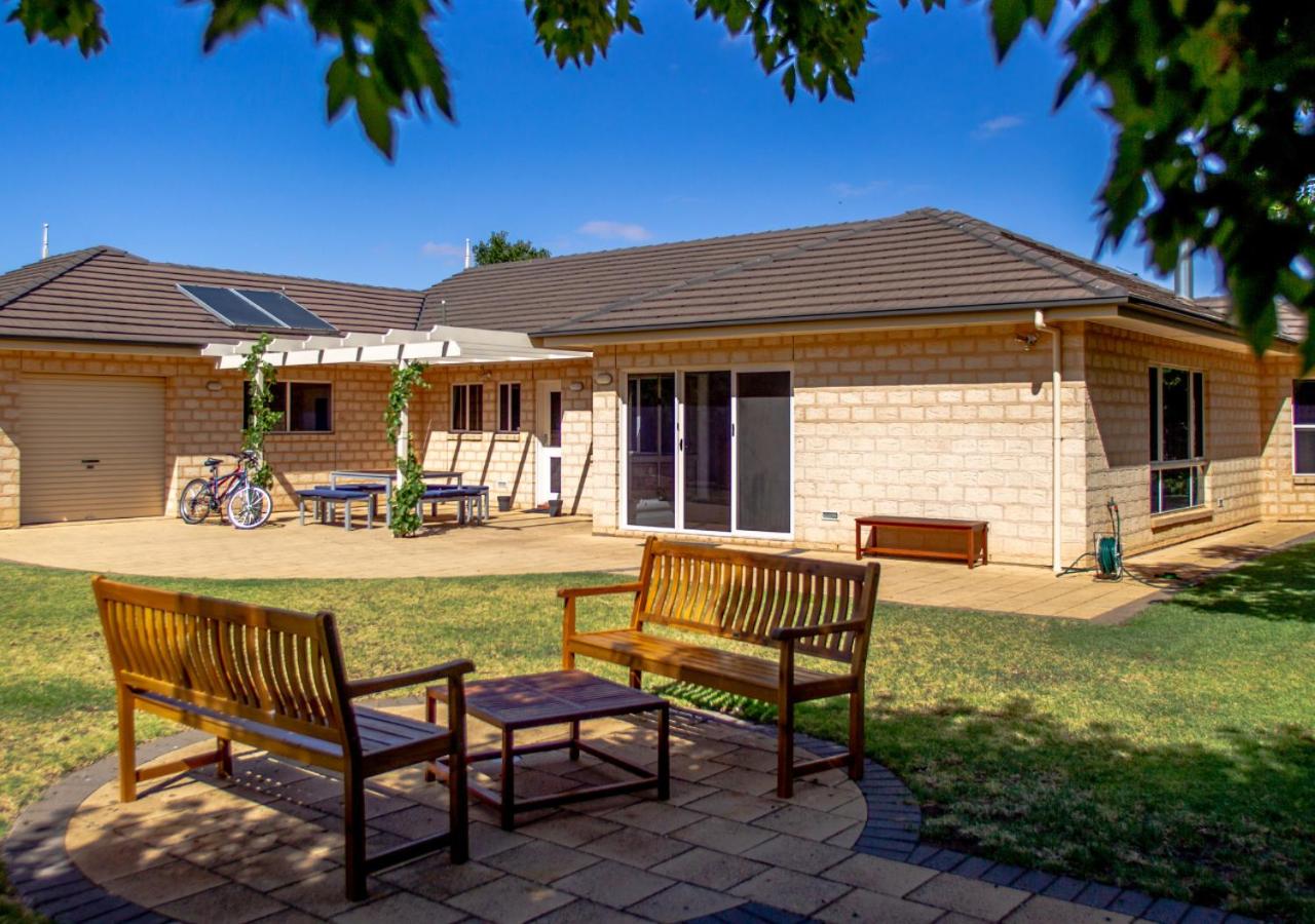 Three-Bedroom House photo 2