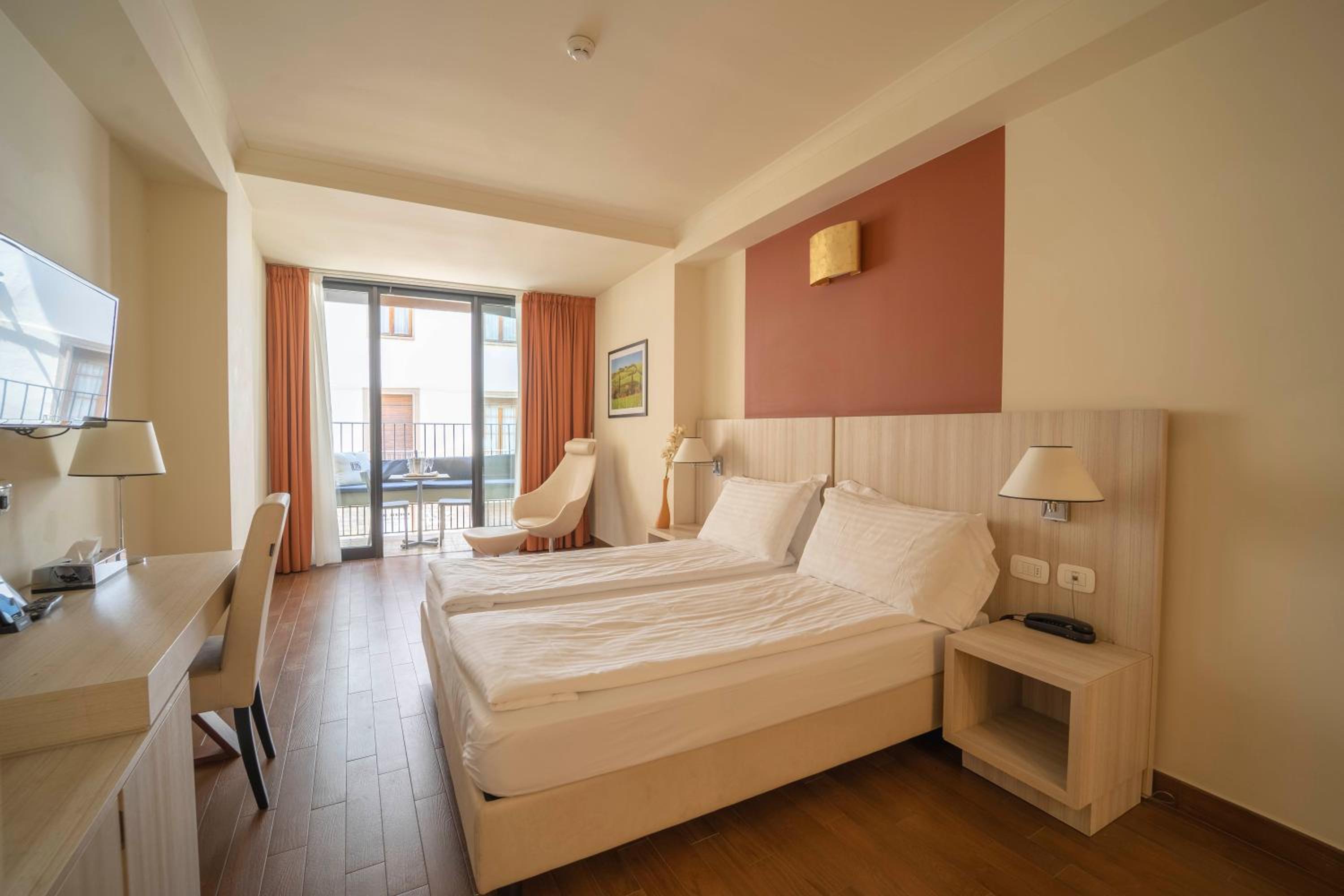 Superior Double or Twin Room with Terrace - Photo 6