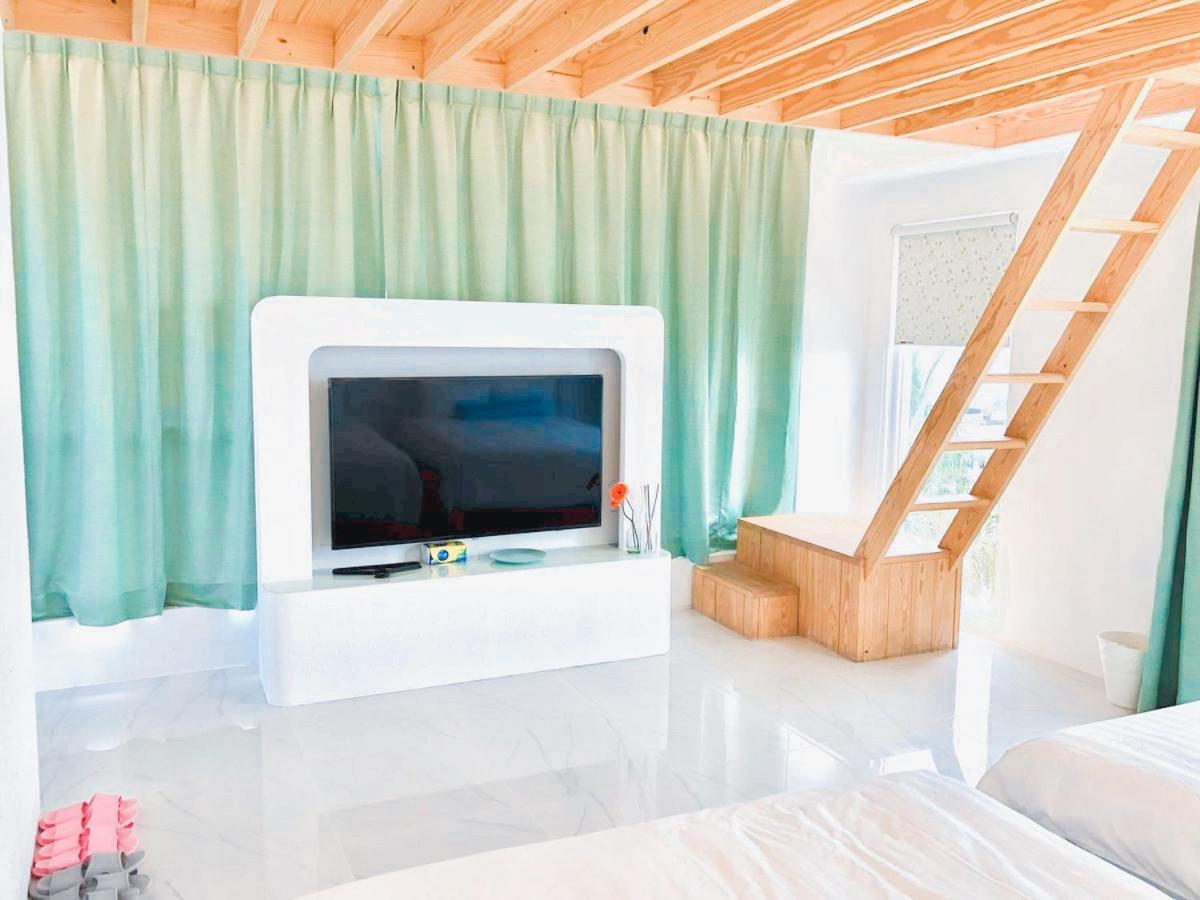Family Room with Sea View (3rd Floor) photo 2