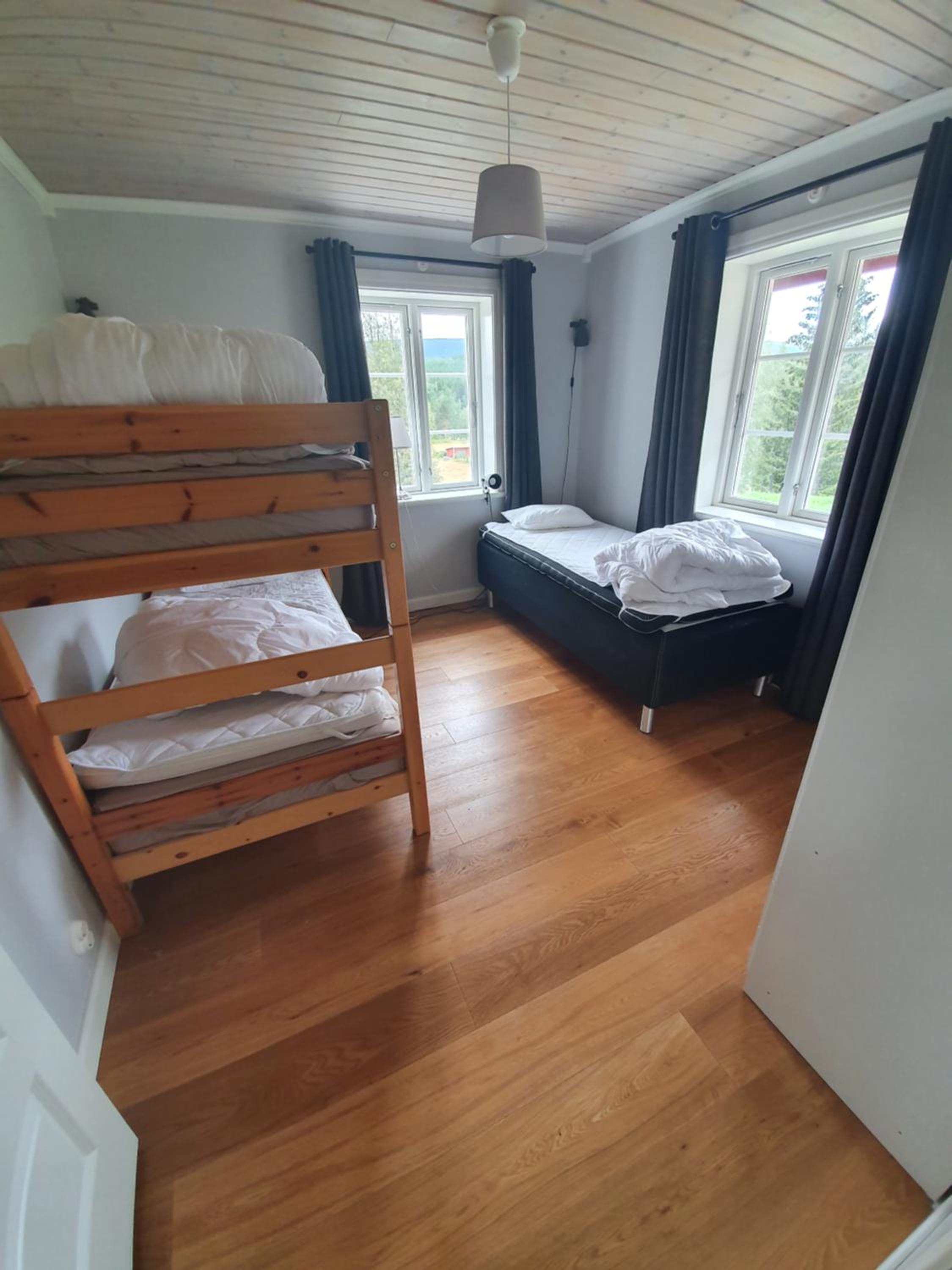 Four-Bedroom House - Photo 22