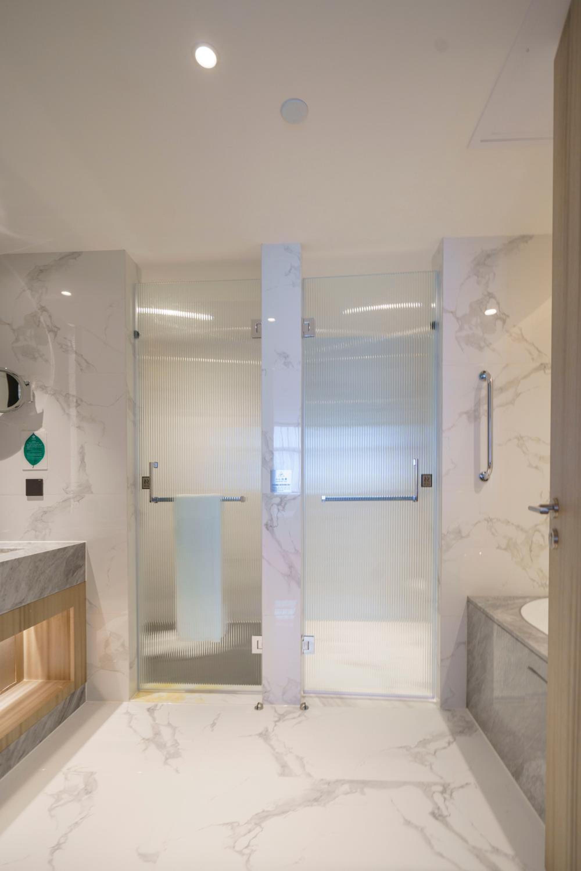 Executive Suite thumbnail 6