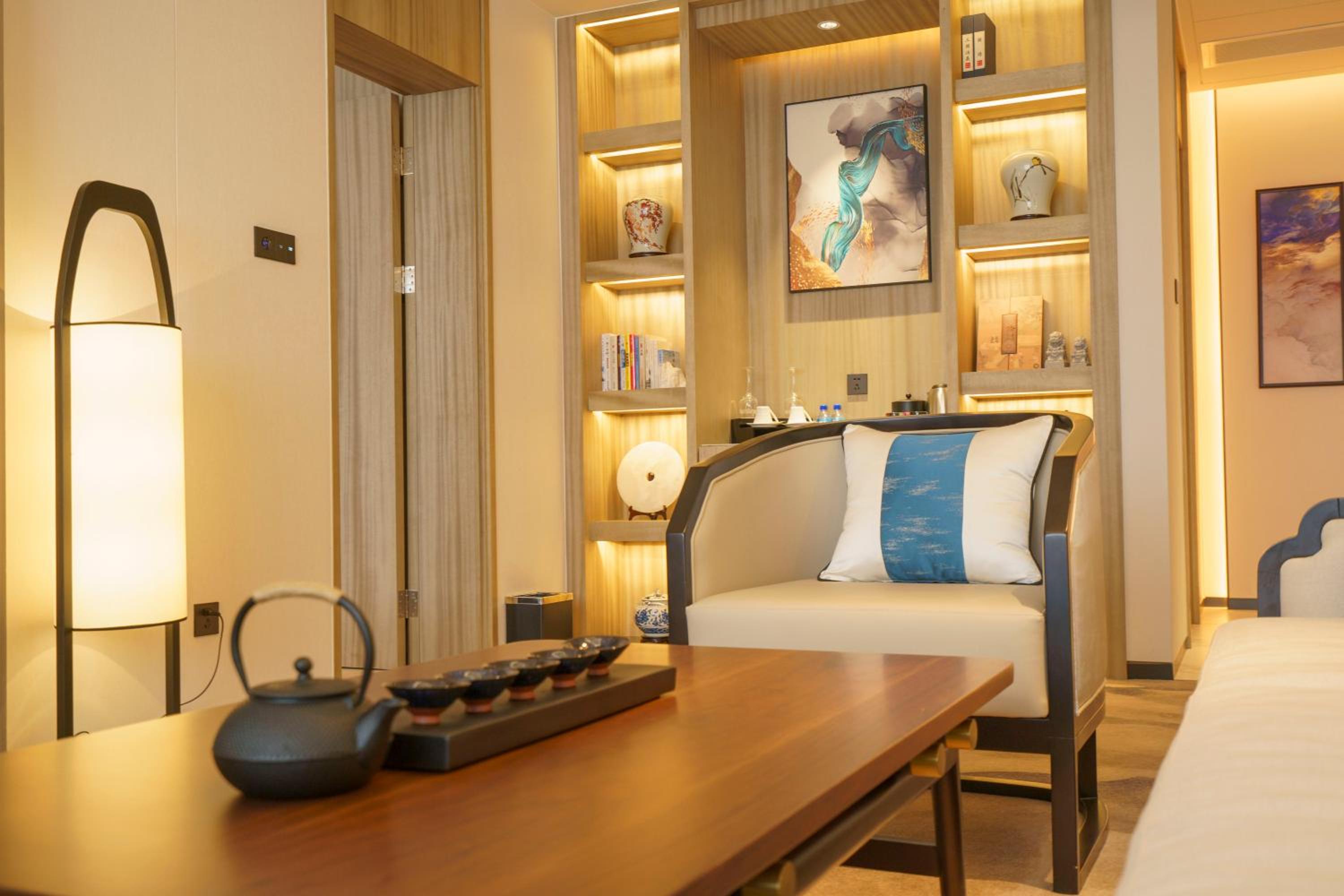 Executive Suite thumbnail 5