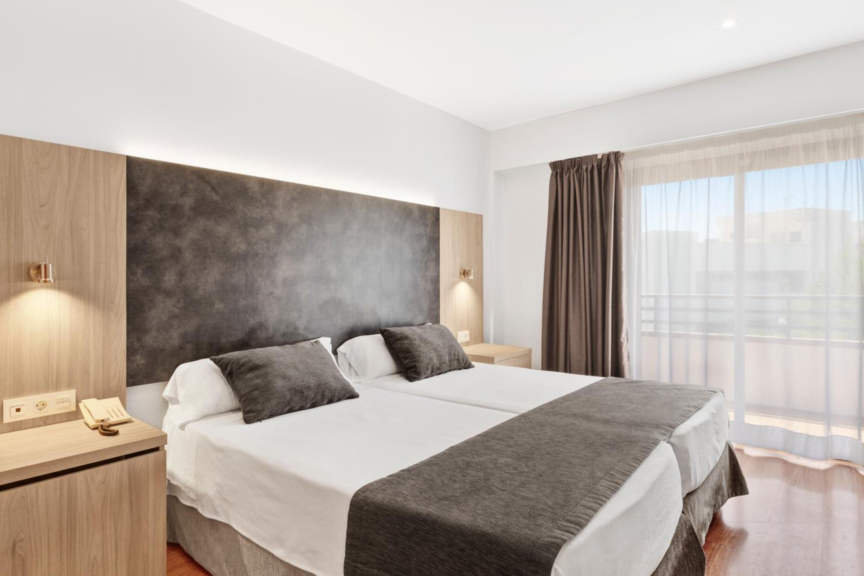 Twin Room with Balcony