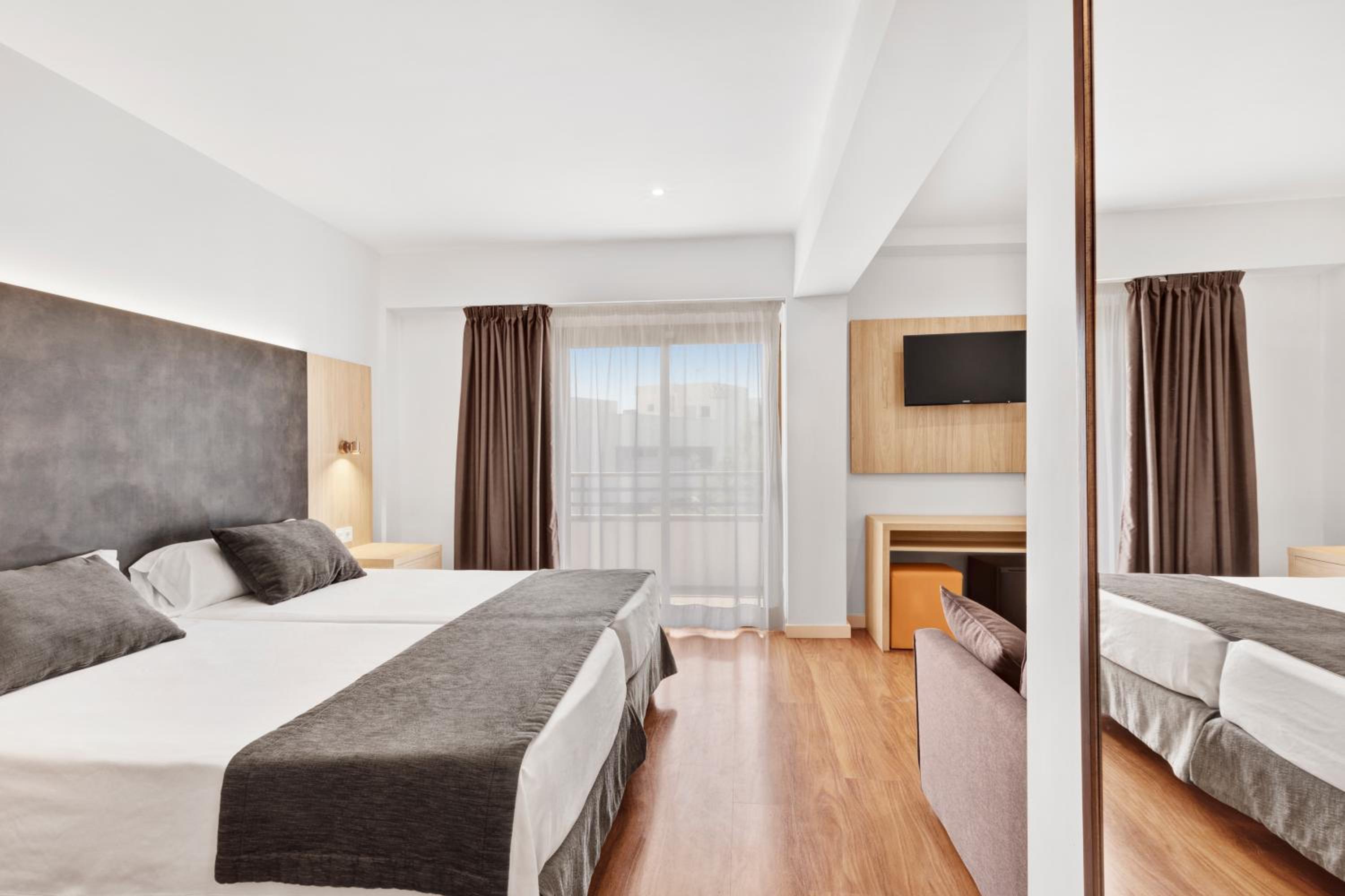 Triple Room with Balcony