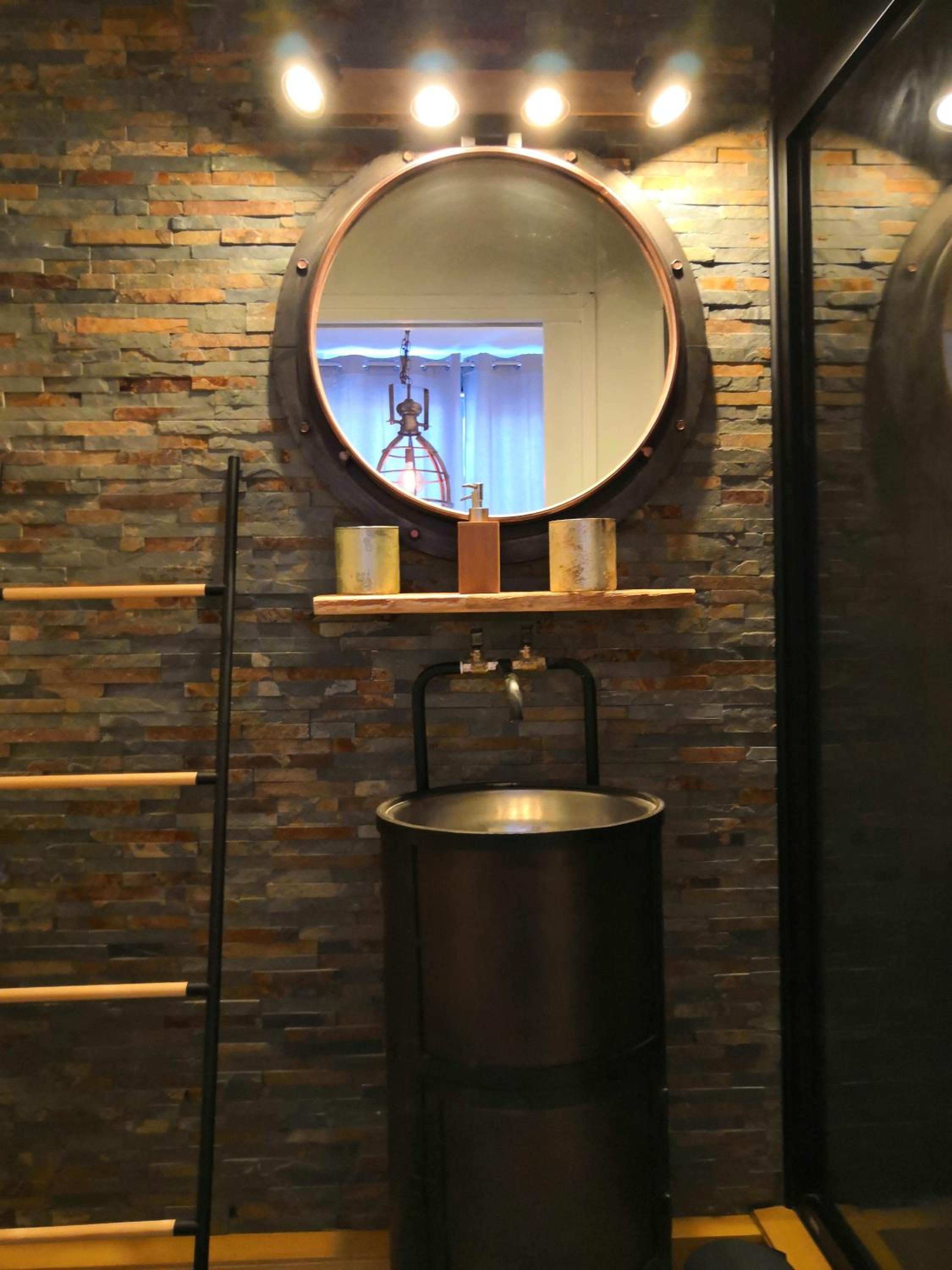 Apartment with Shower - Photo 6