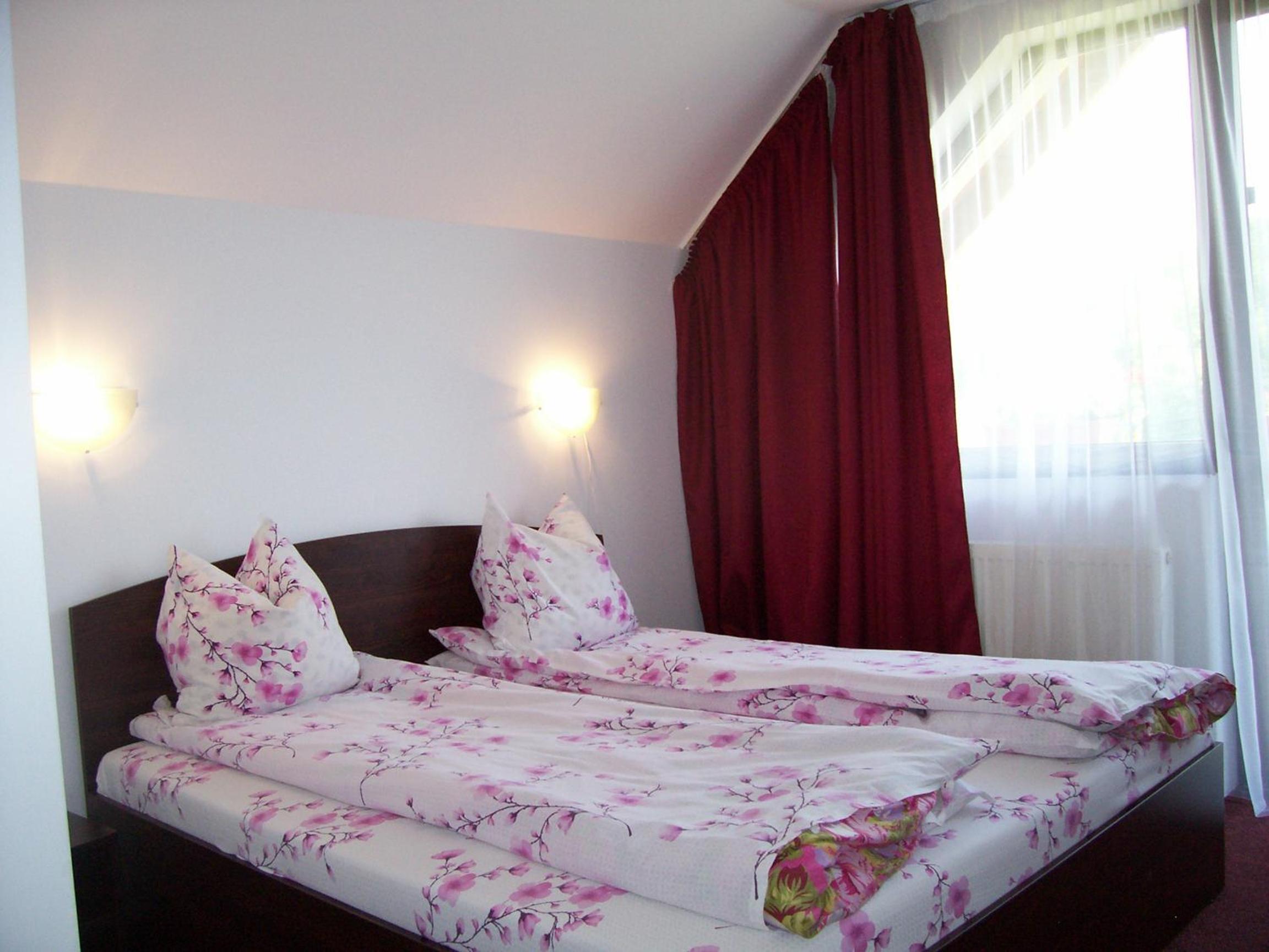 Double Room - Photo 5