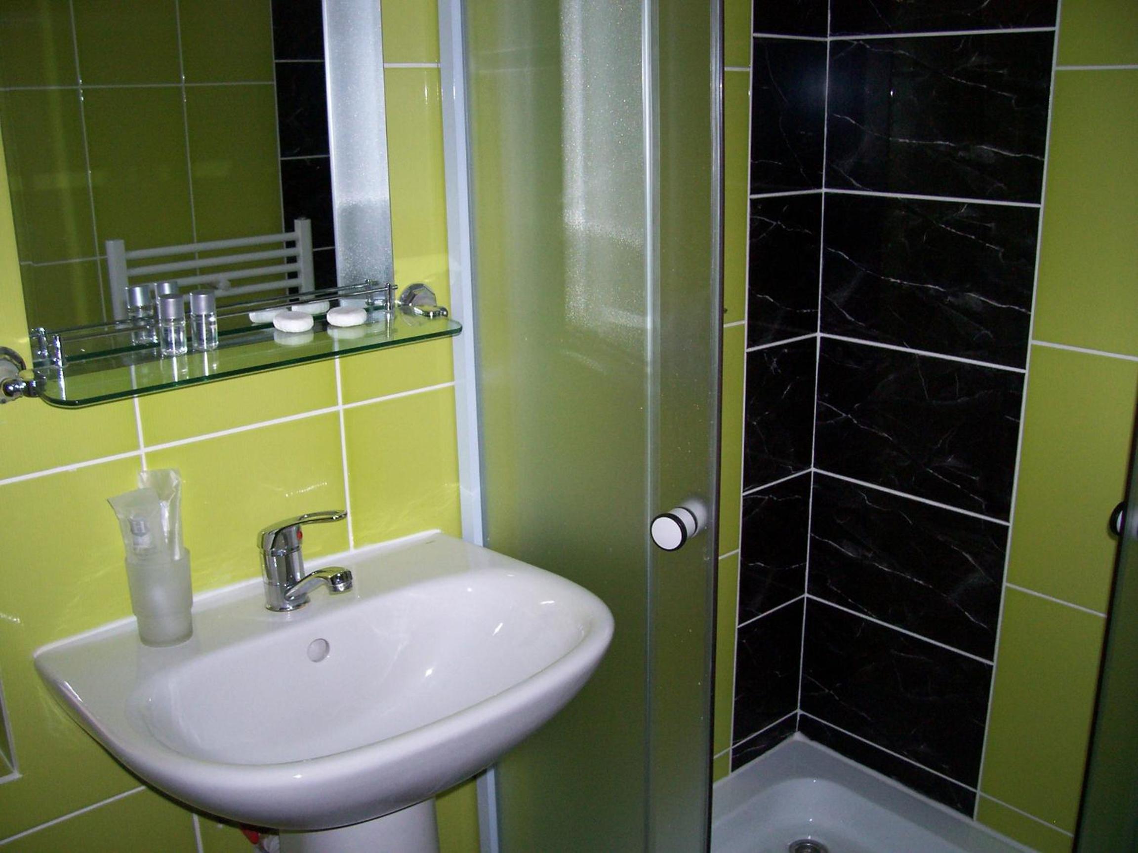 Double Room - Photo 12