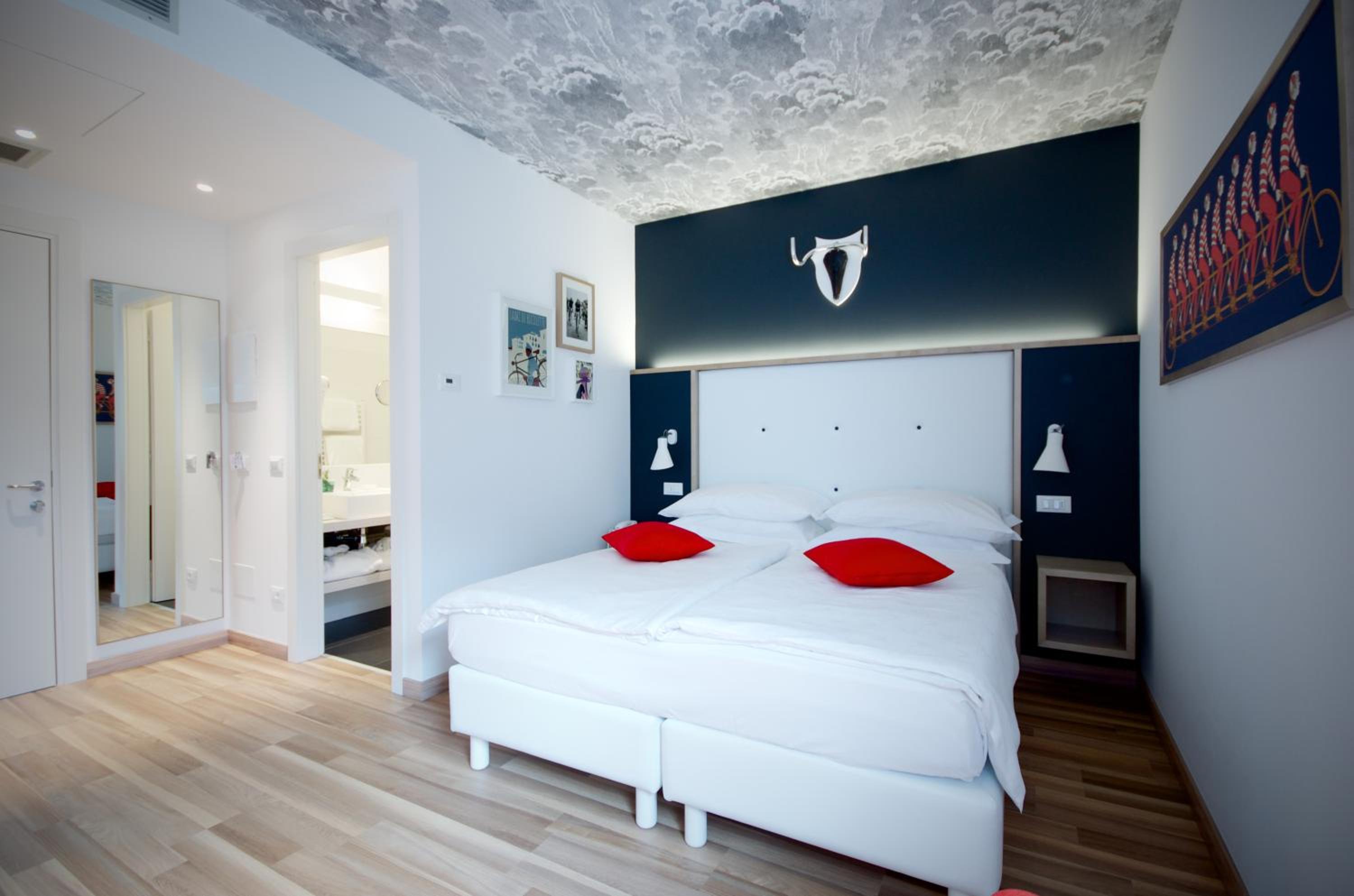 Standard Double/Twin Room - Photo 11