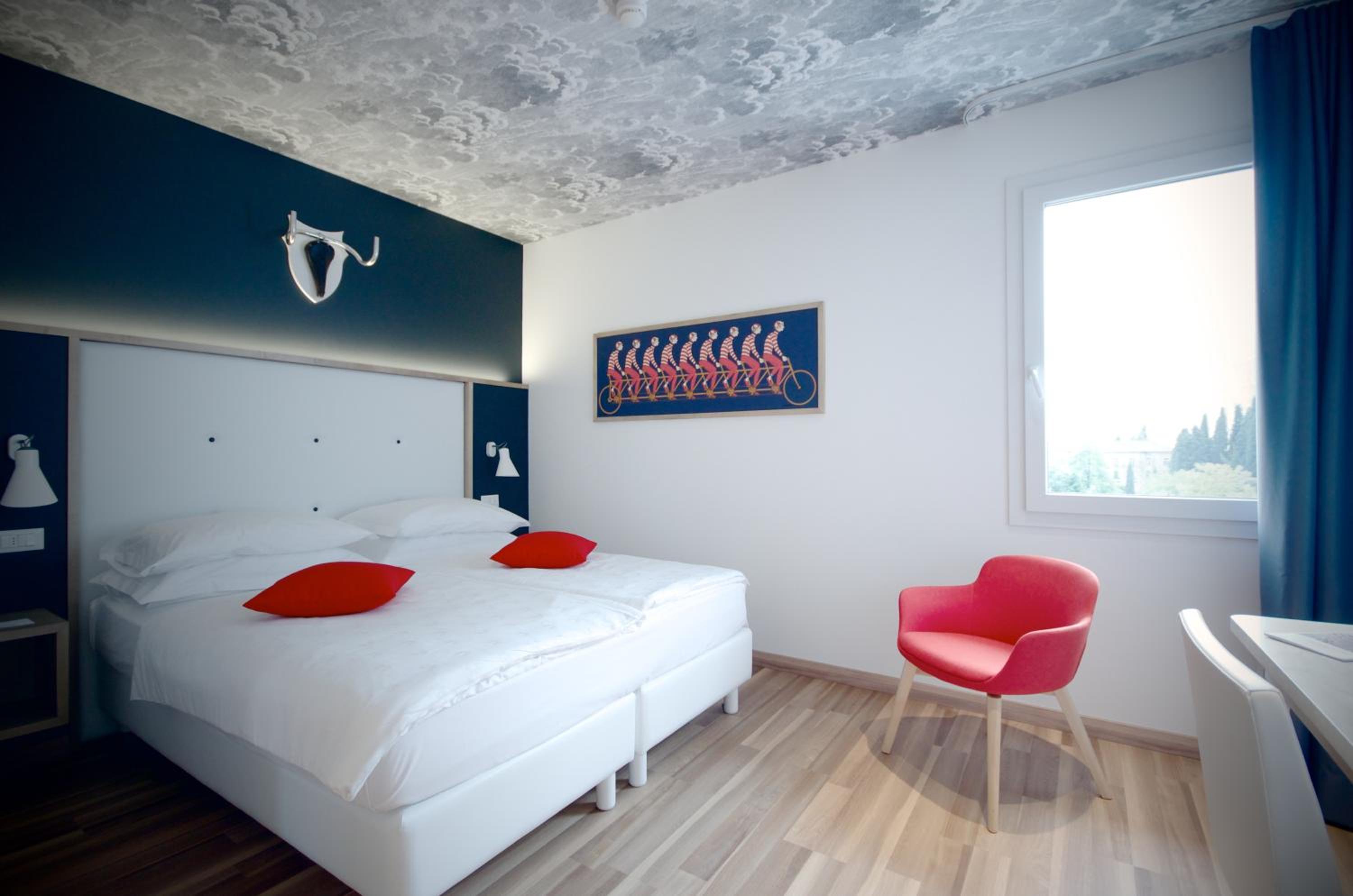 Standard Double/Twin Room - Photo 8