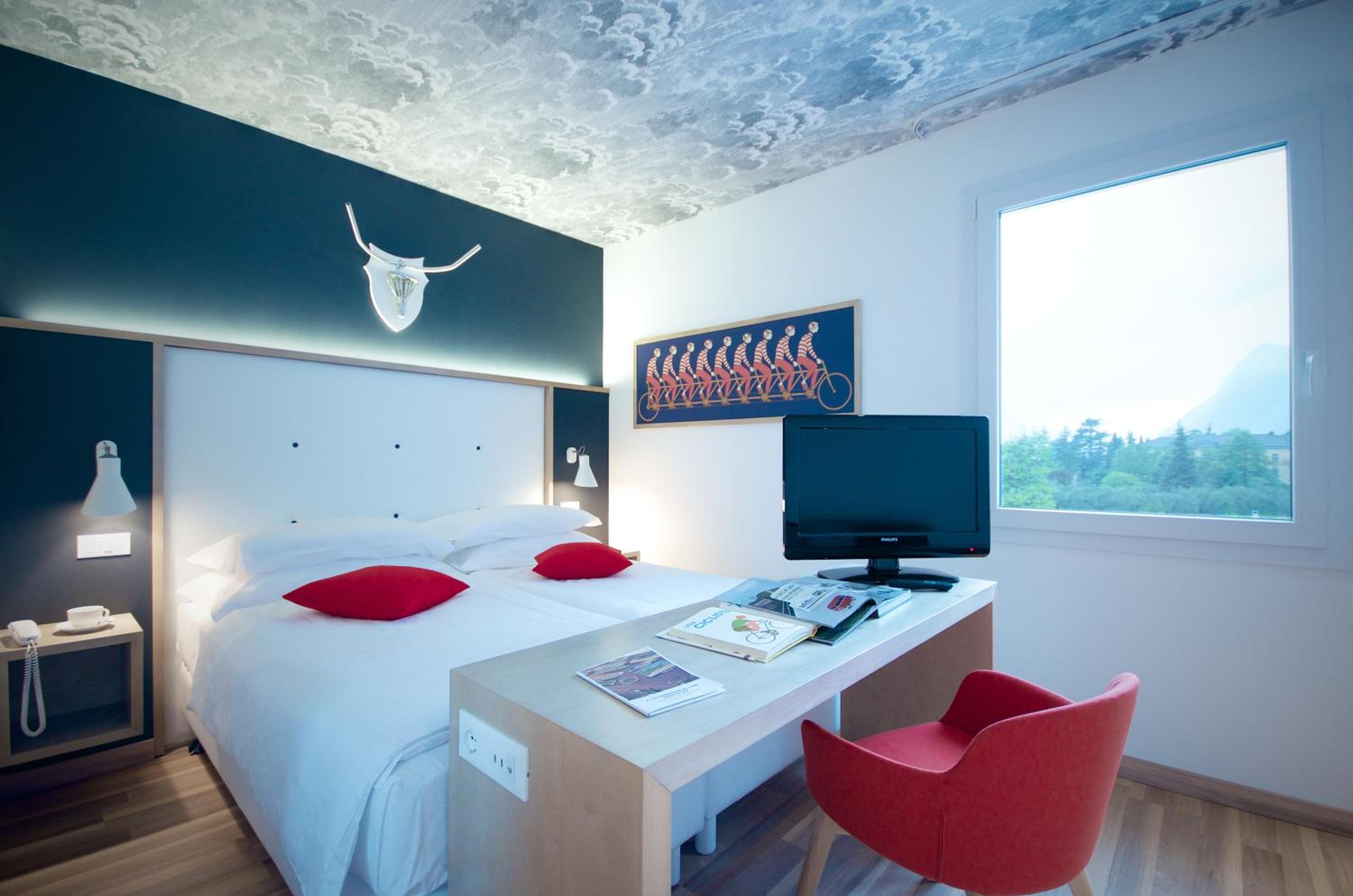 Standard Double/Twin Room - Photo 12