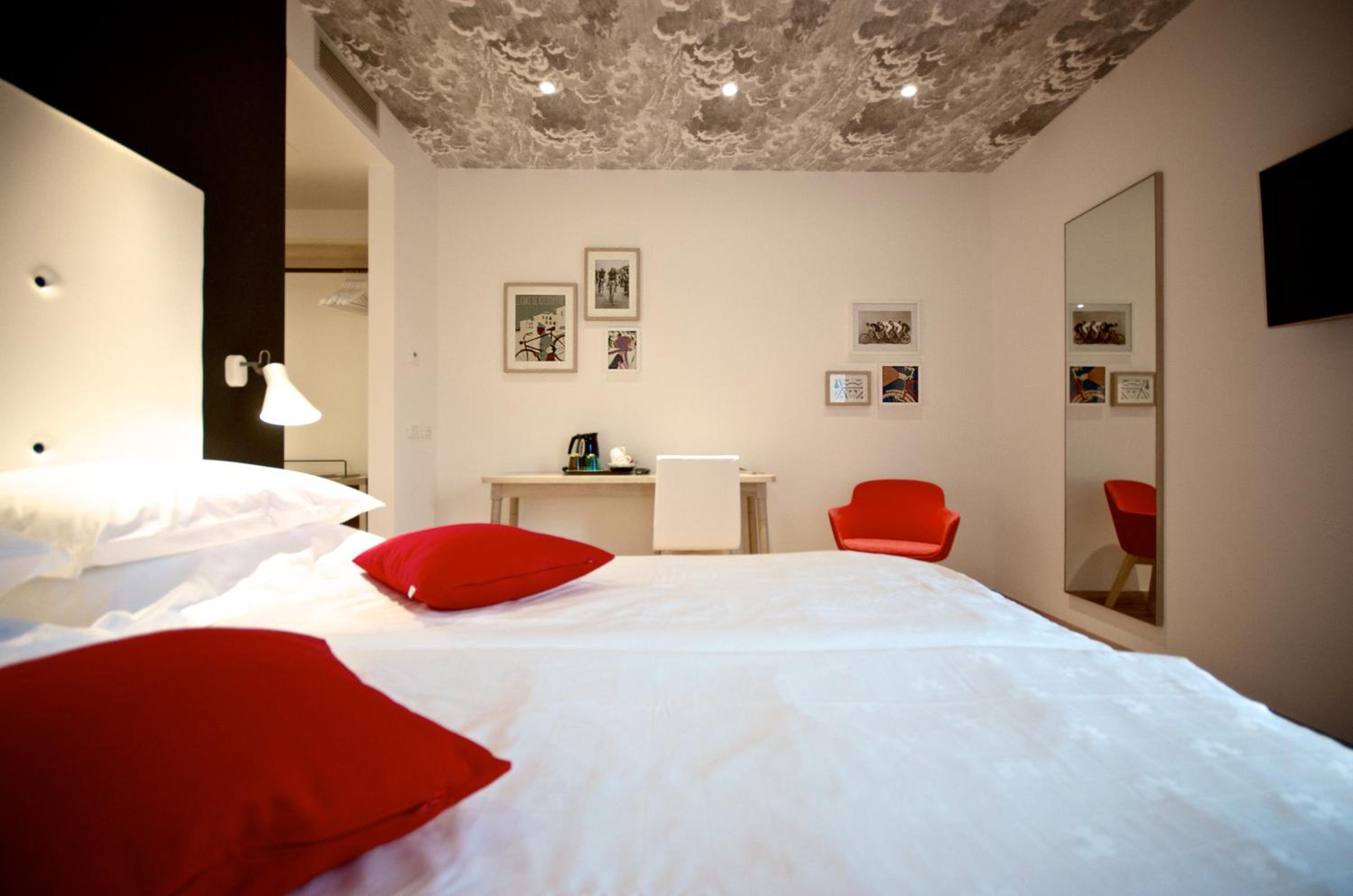 Standard Double/Twin Room - Photo 13