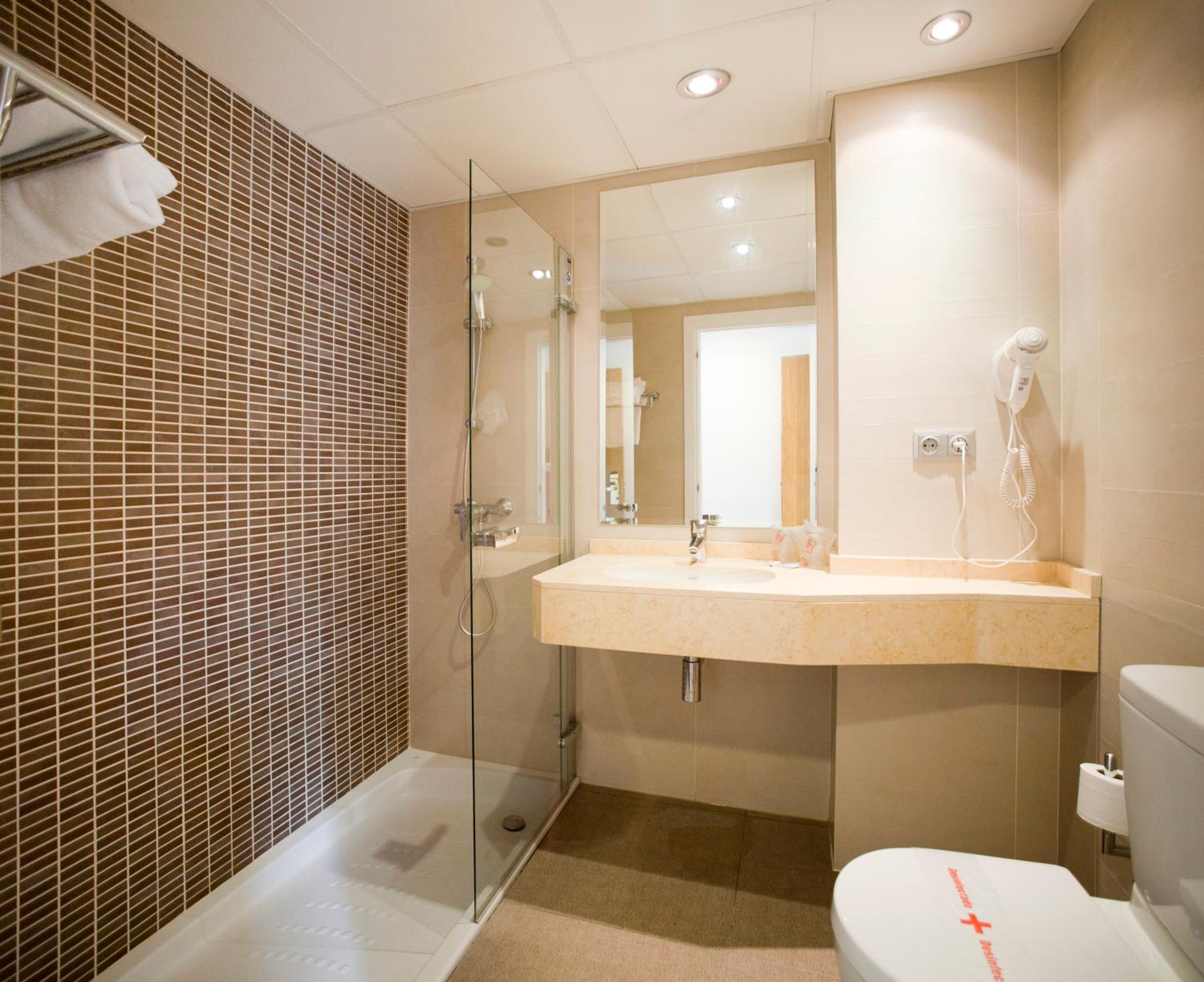 Family Suite with Sea View thumbnail 5