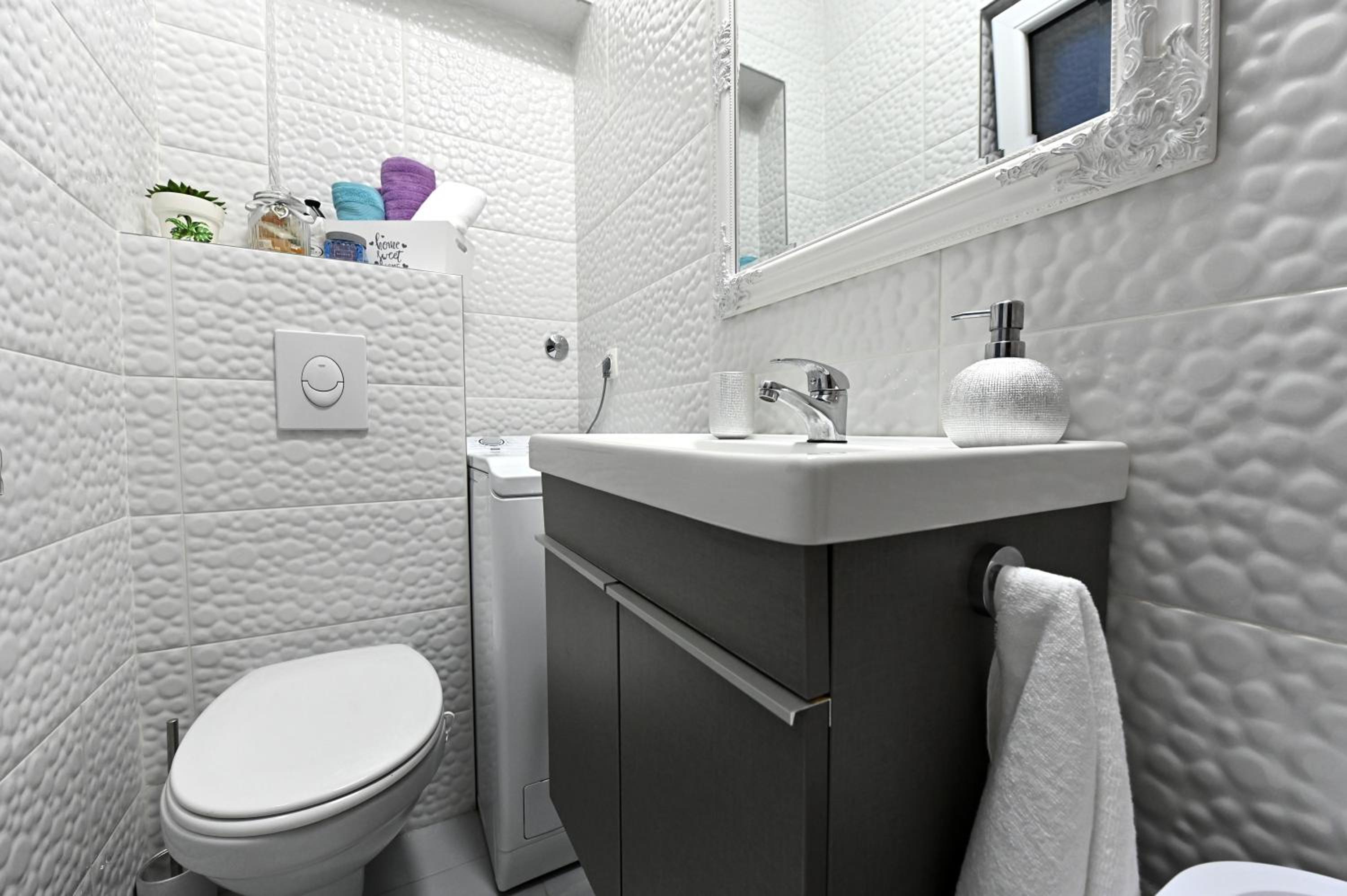 One-Bedroom Apartment - Photo 27