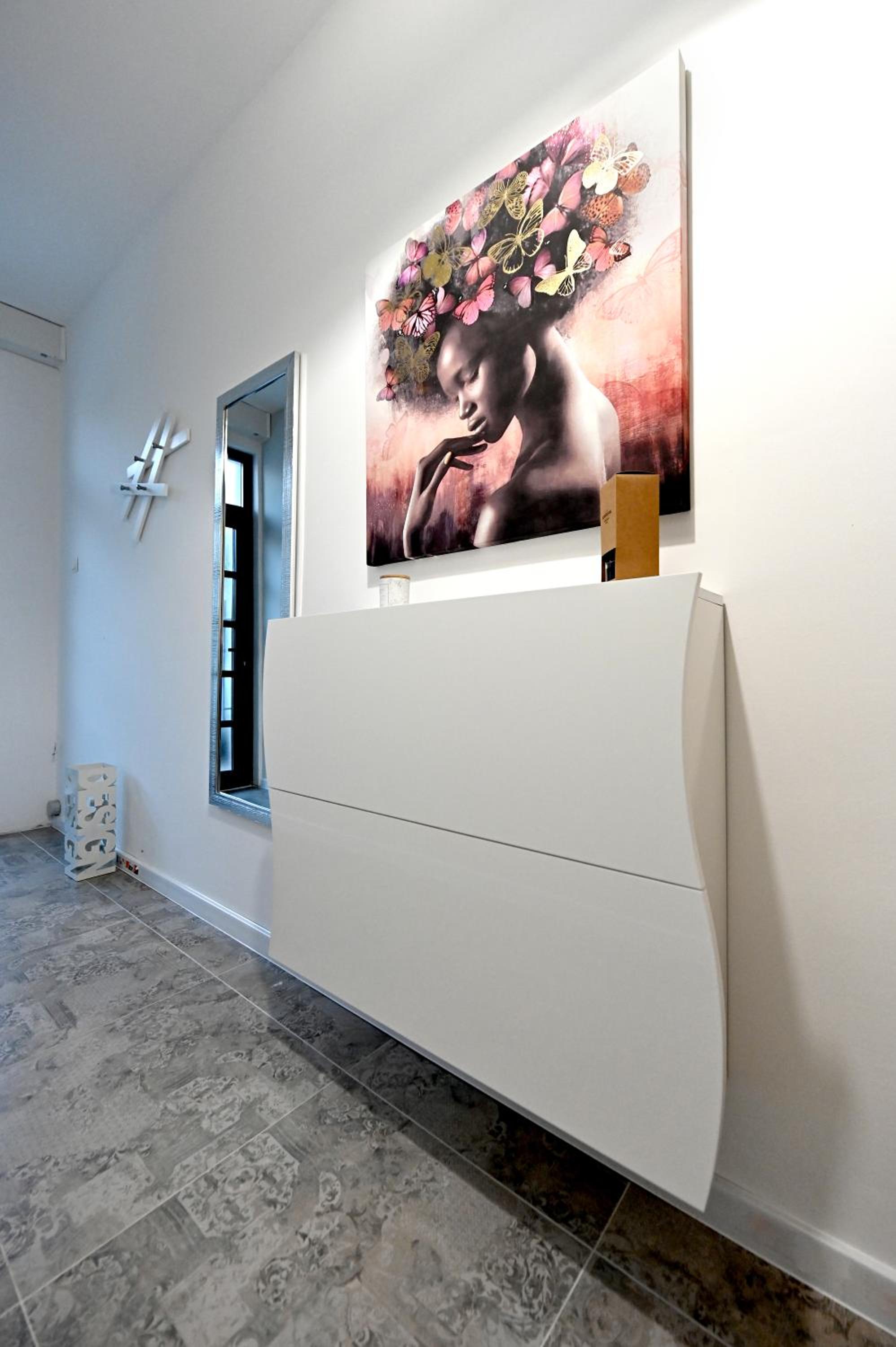 One-Bedroom Apartment - Photo 3
