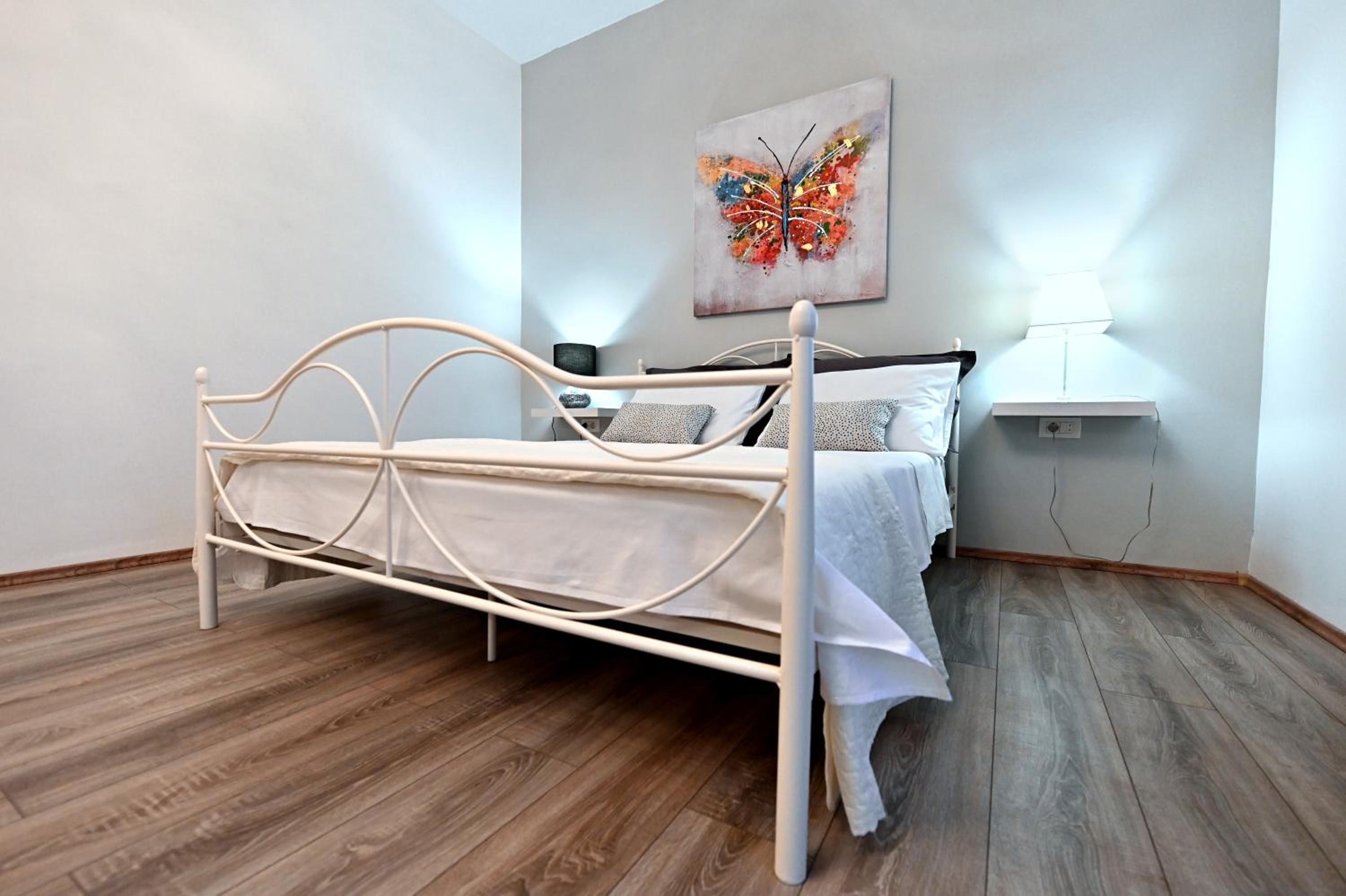 One-Bedroom Apartment - Photo 7