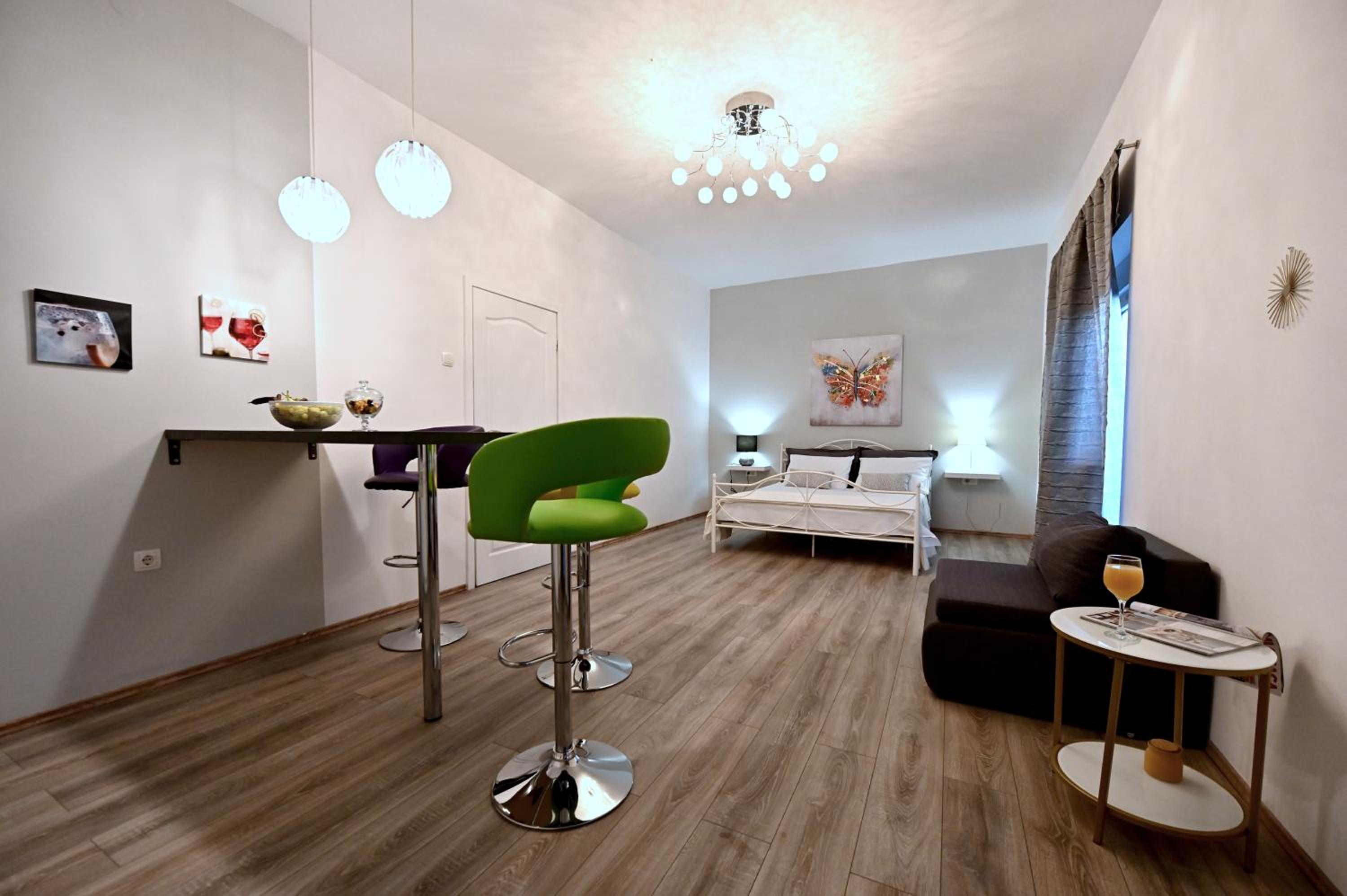 One-Bedroom Apartment - Photo 11