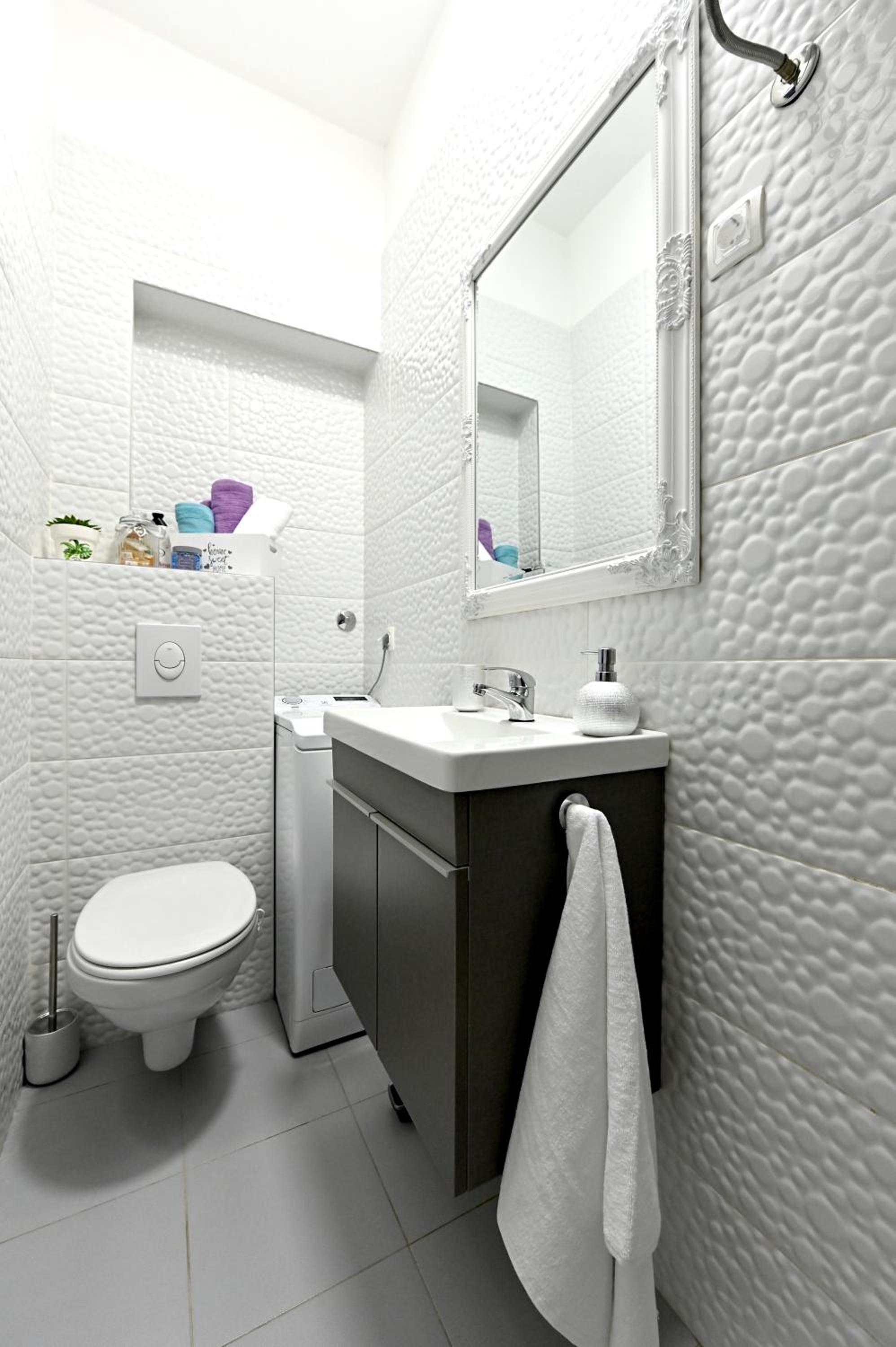 One-Bedroom Apartment - Photo 13