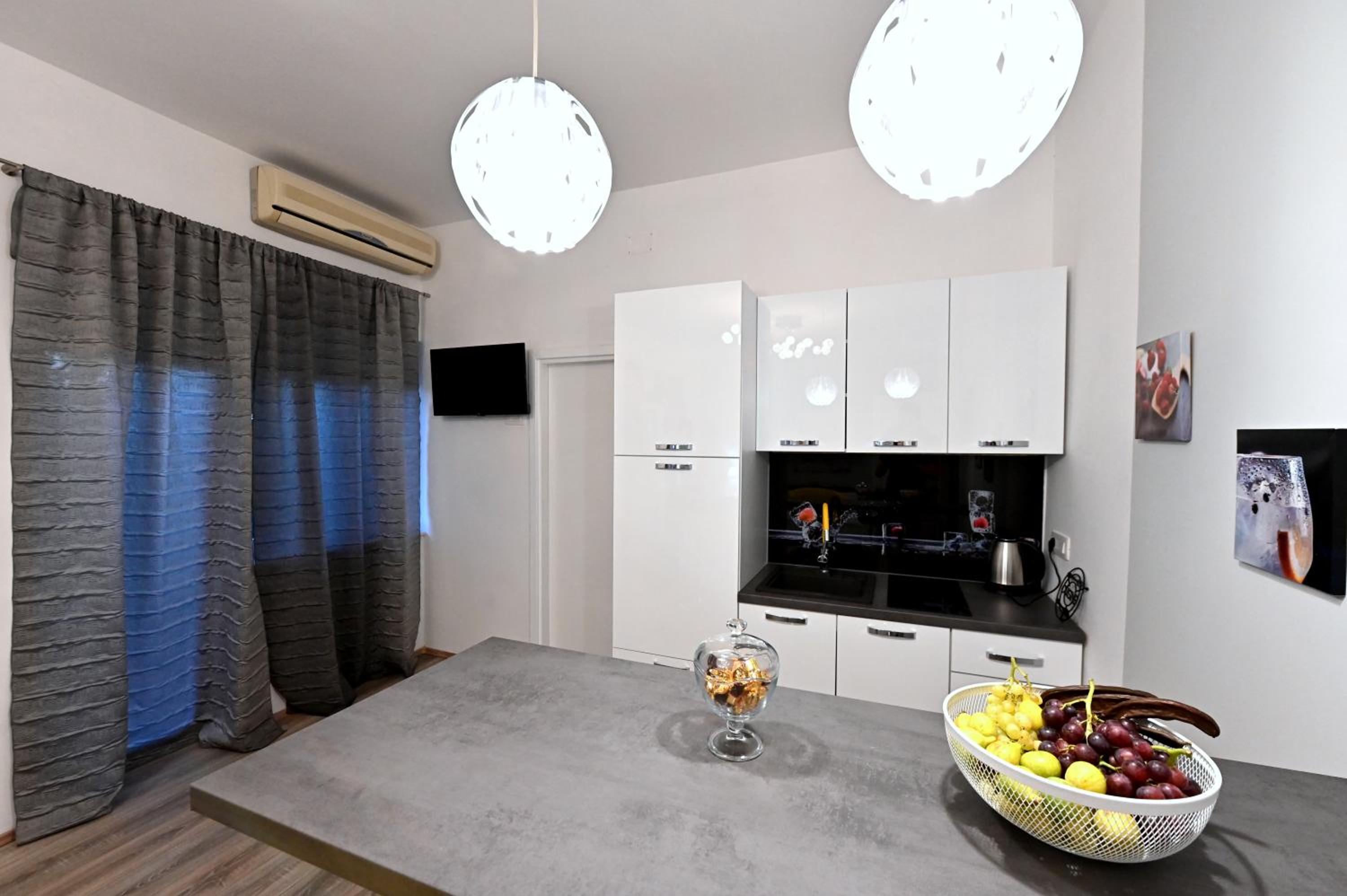 One-Bedroom Apartment - Photo 17