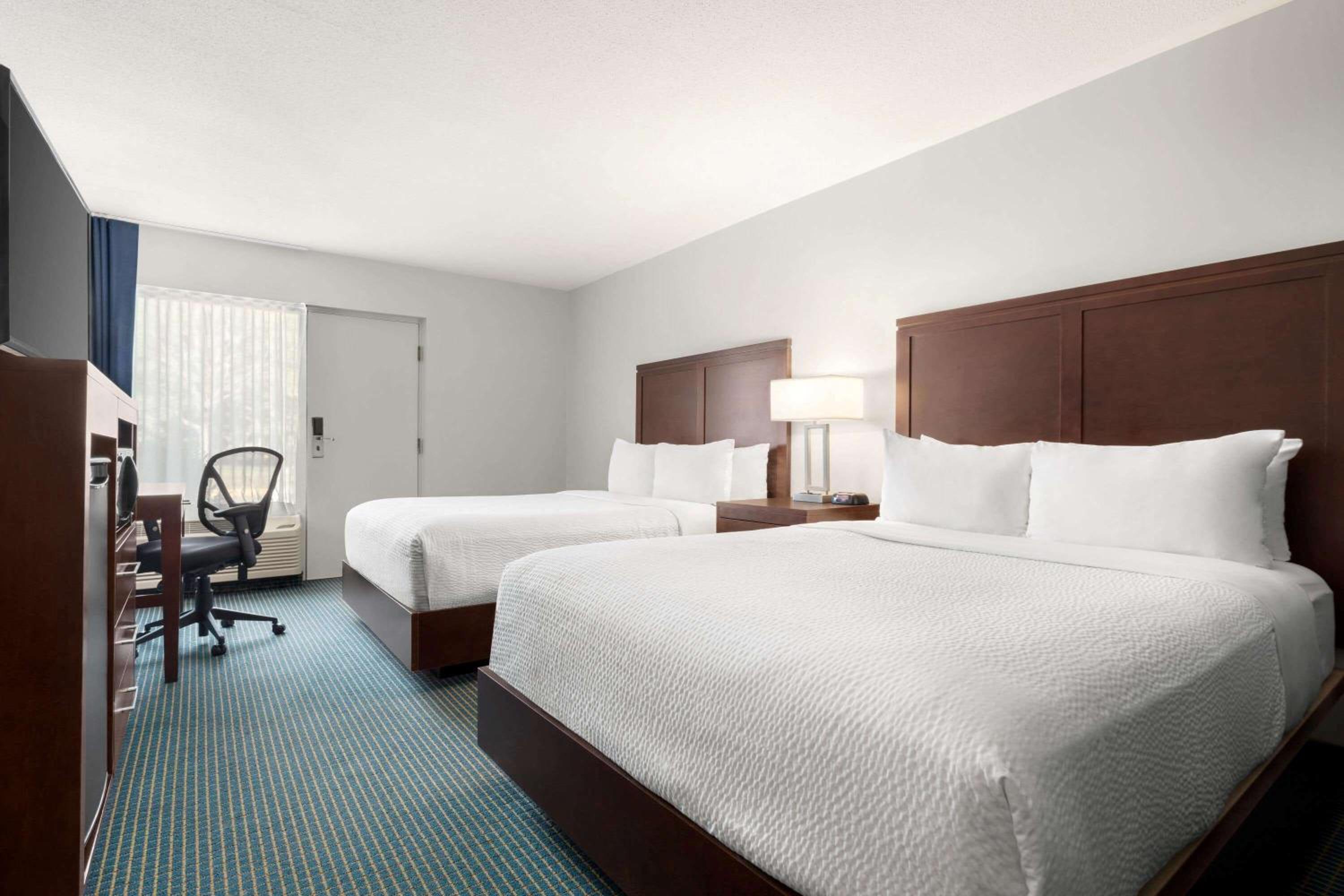 Premium Queen Room with Two Queen Beds - Non-Smoking, Exterior Hall