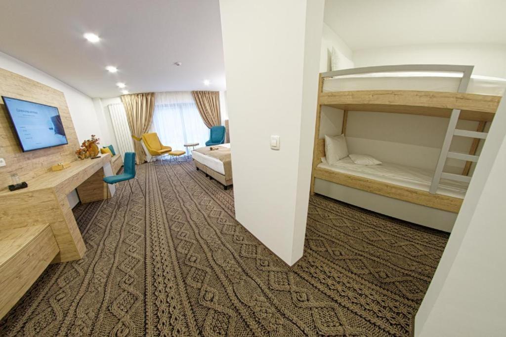 Family Double Room - Photo 5