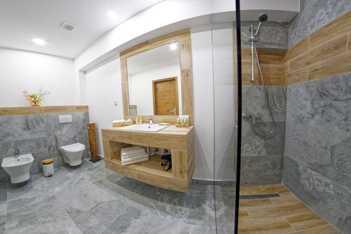 Family Double Room - Photo 7