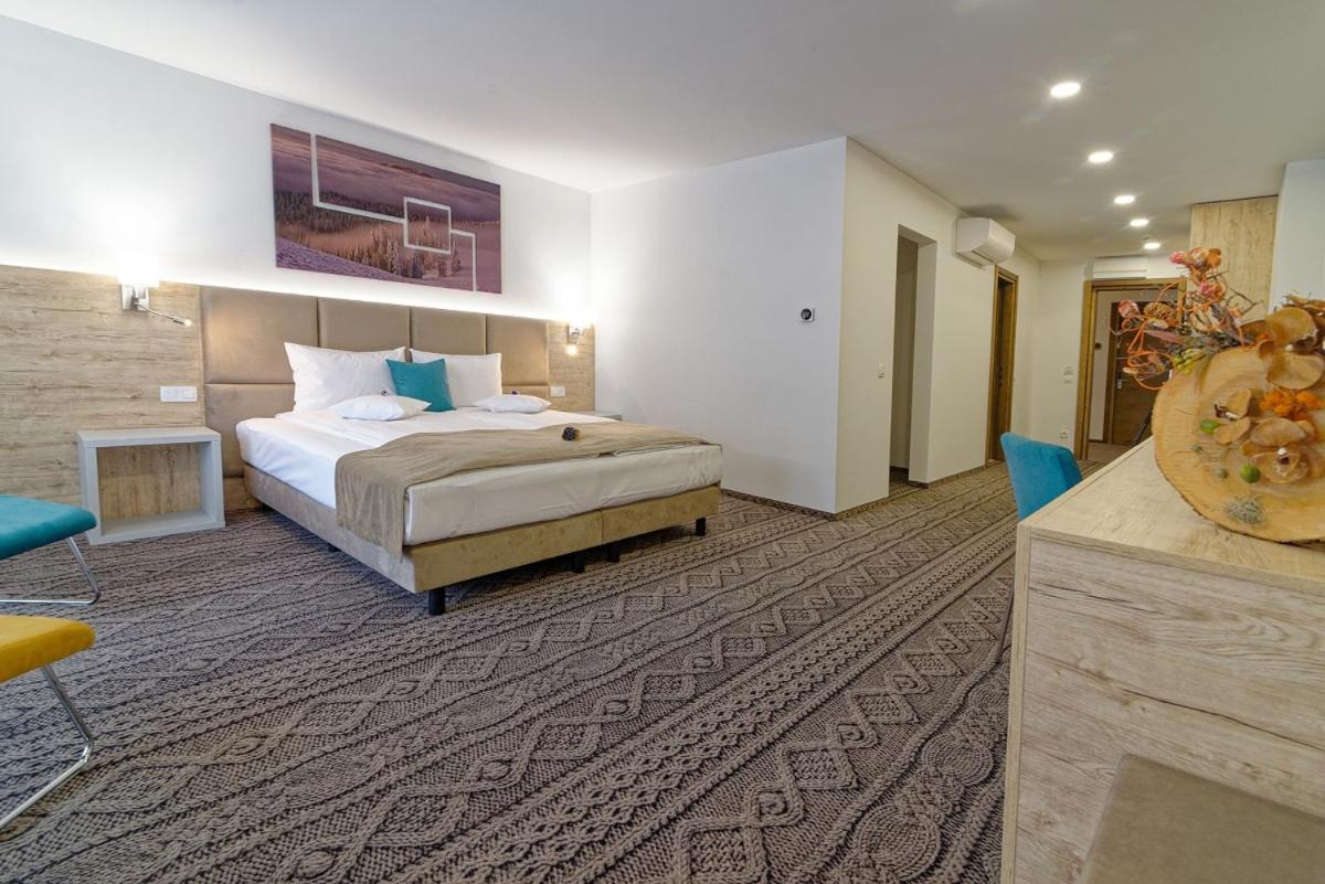 Family Double Room - Photo 8