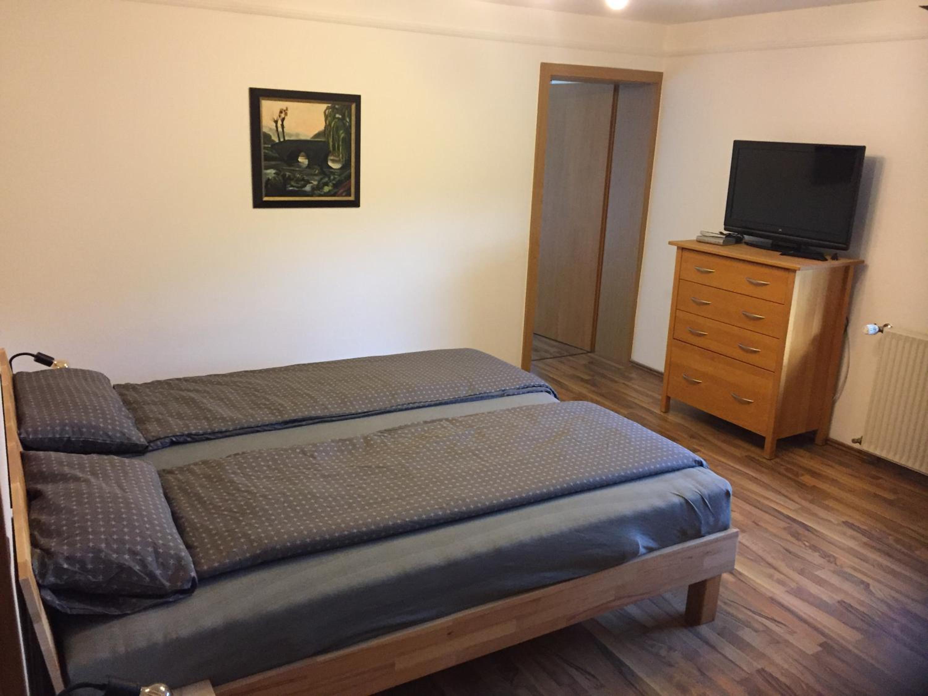 Six-Bedroom House photo 1