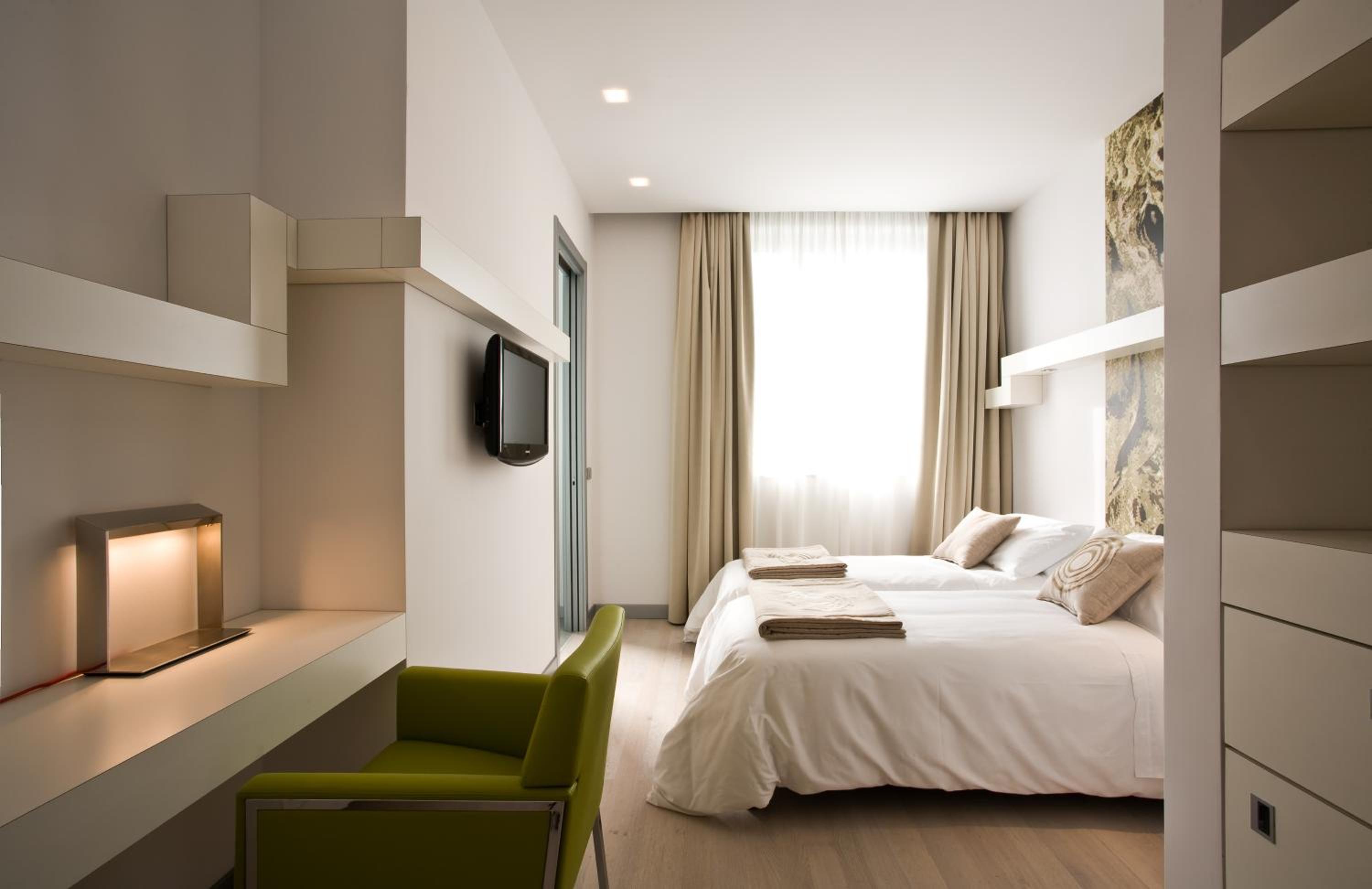 Superior Double or Twin Room - Photo 9