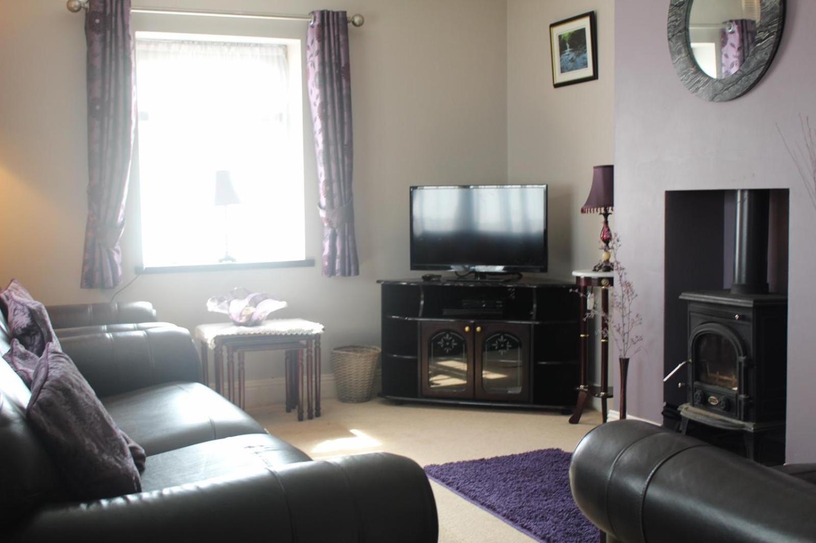 Three-Bedroom House photo 3