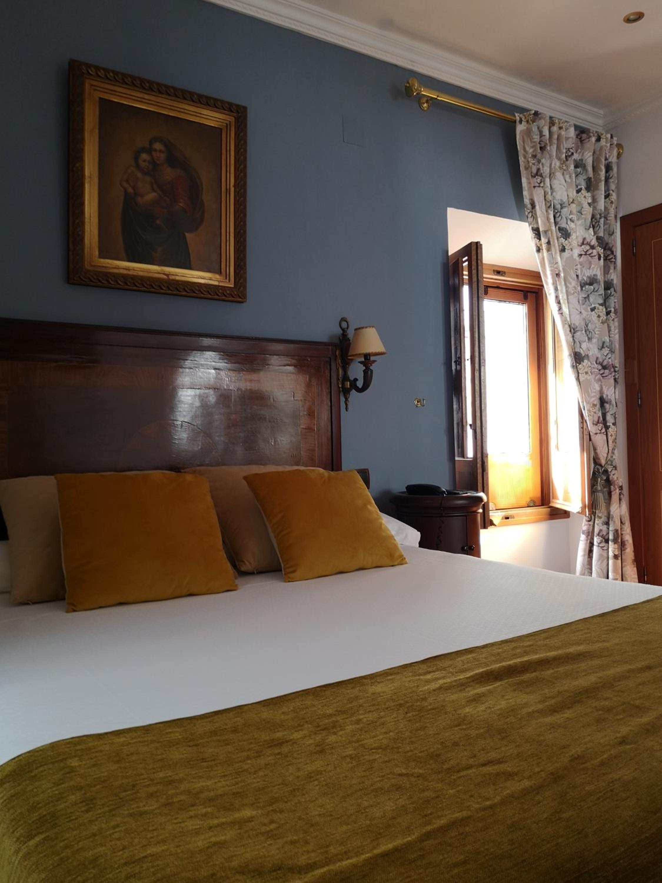 Deluxe Queen Room photo 3