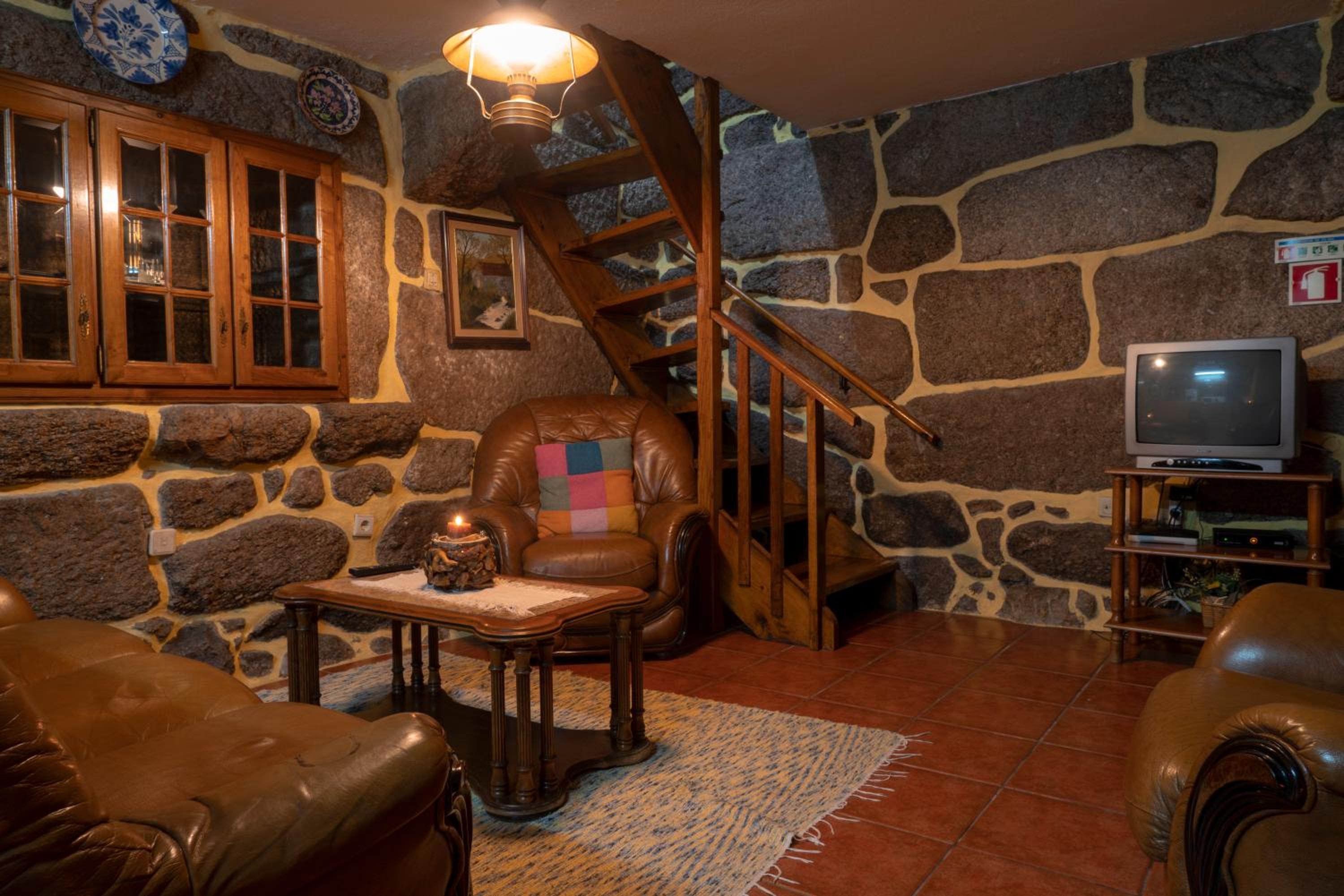 Two-Bedroom House - Photo 3