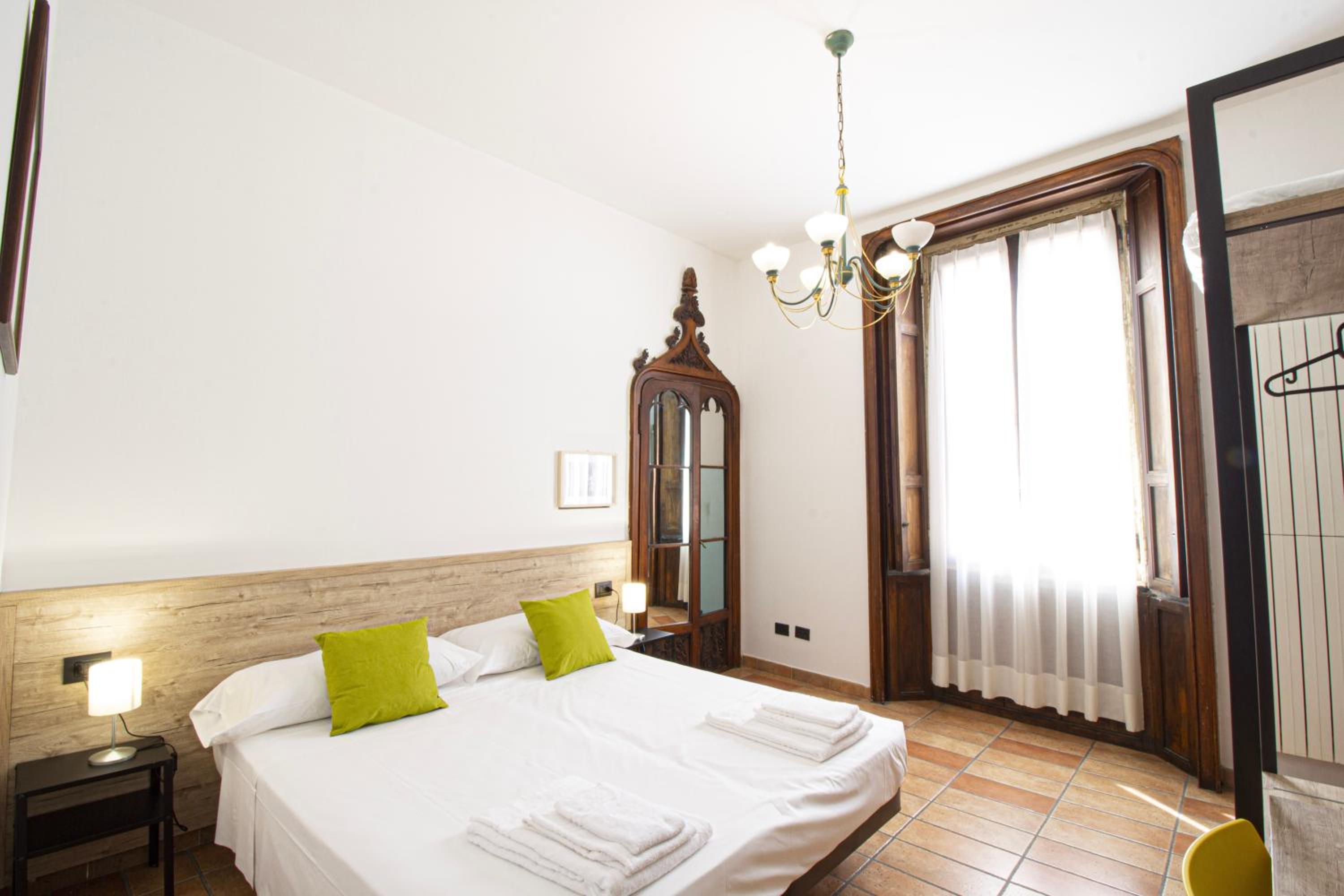 Superior Double or Twin Room - Photo 12