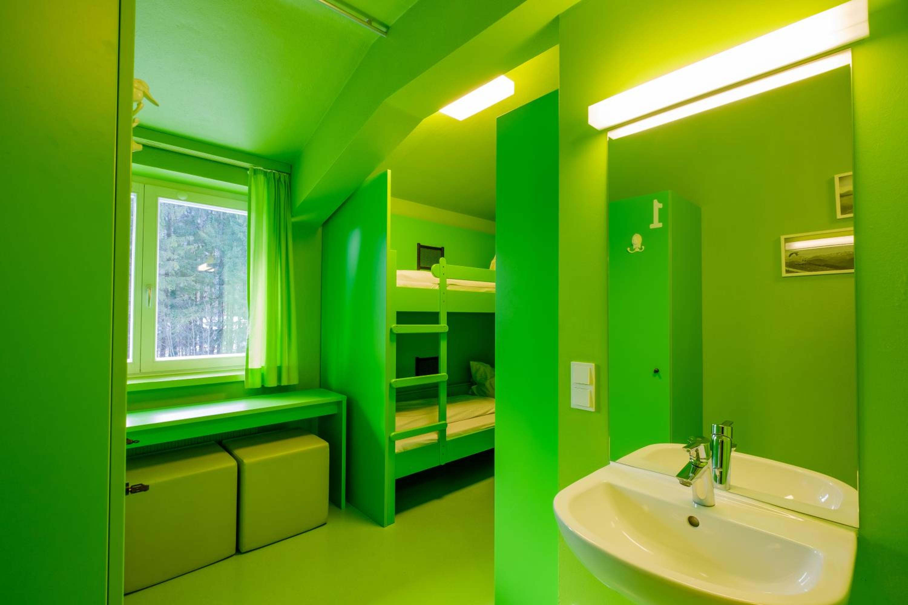 Quadruple Room with Shower - Photo 5