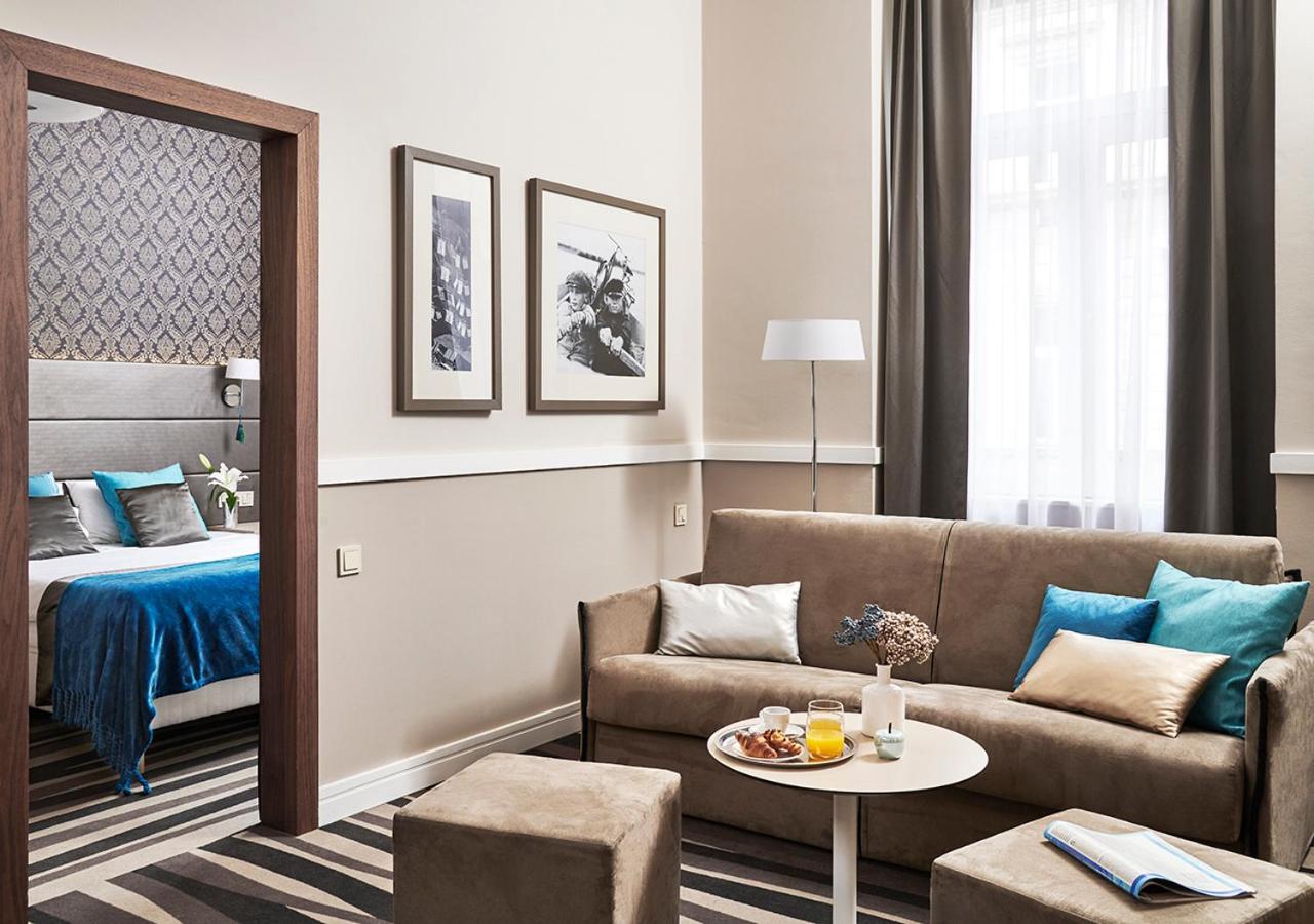 Suite with City View - Photo 7