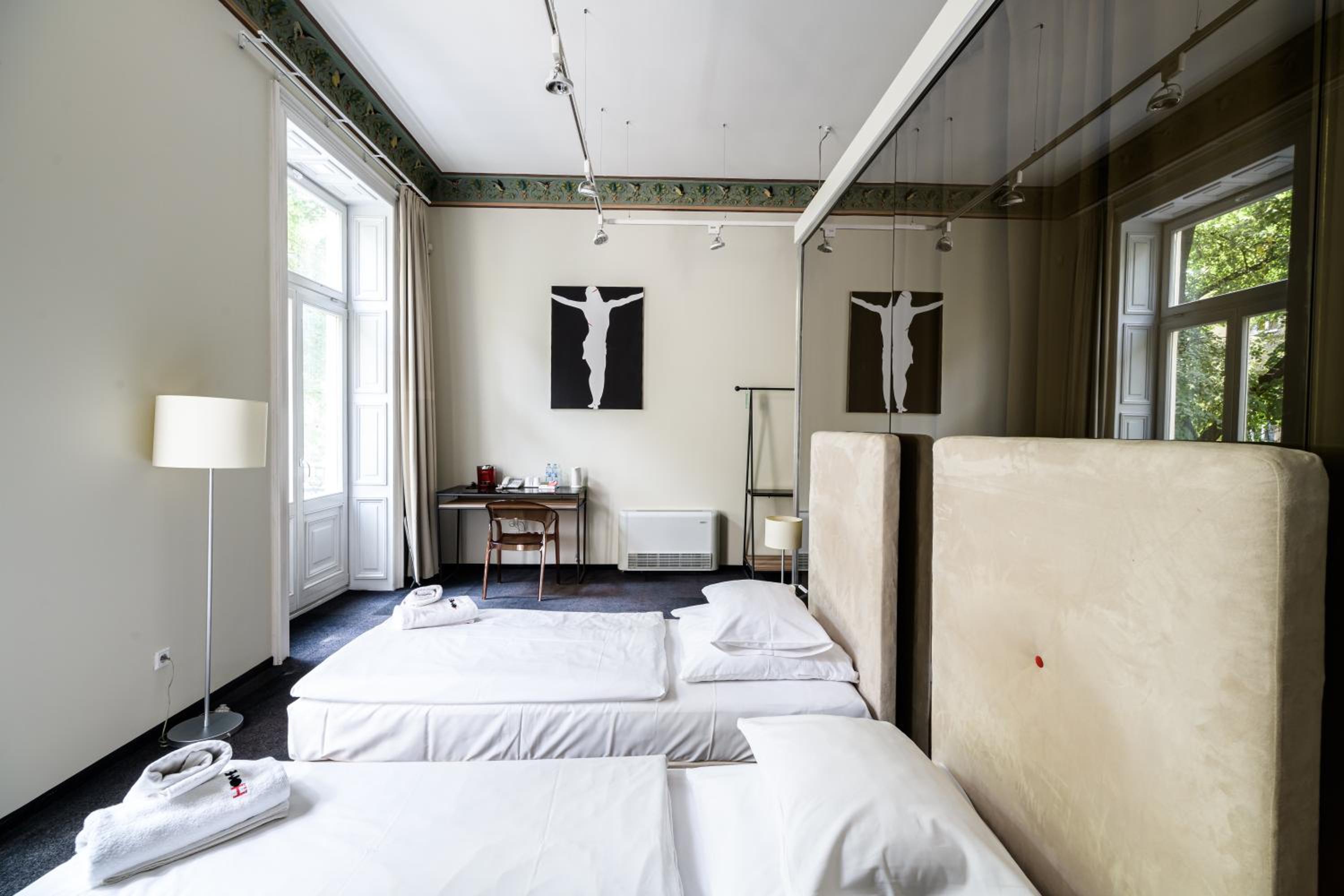 Deluxe Twin Room - Photo 2
