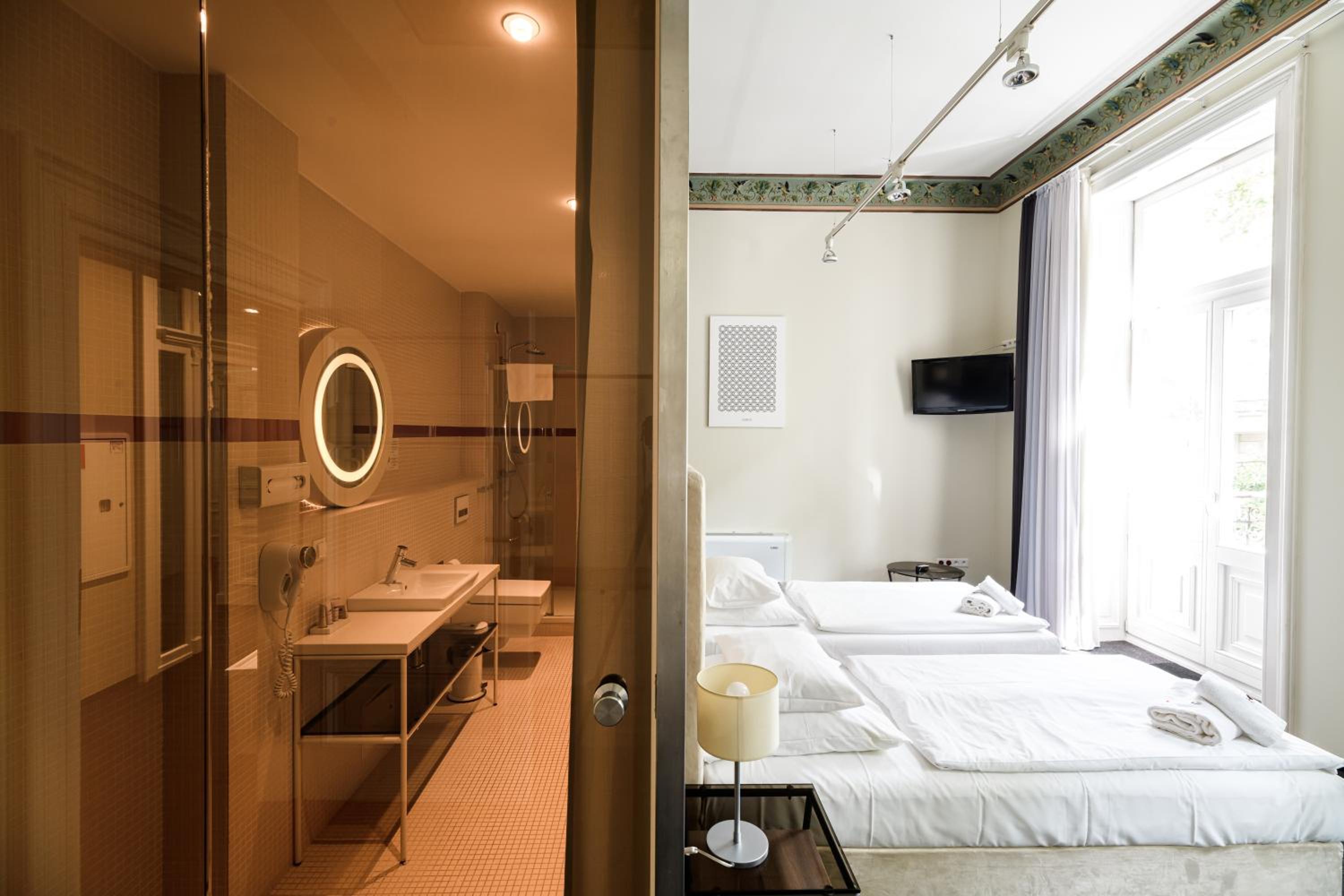 Deluxe Twin Room - Photo 4