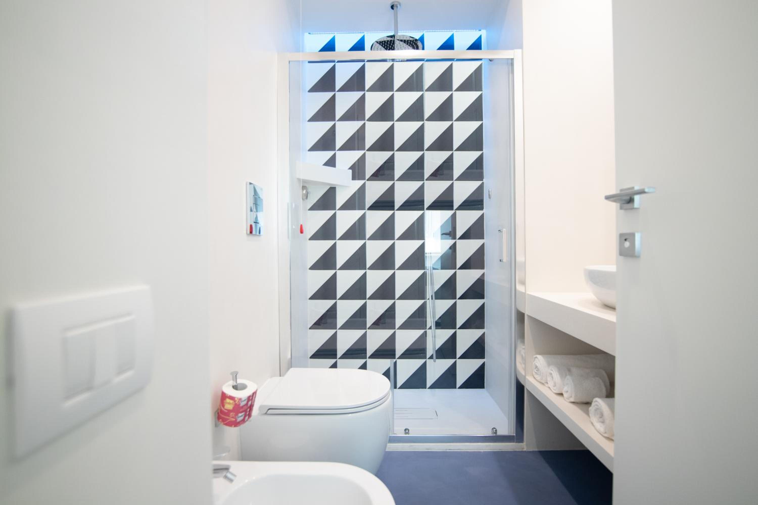 Deluxe Double Room with Balcony - Photo 3