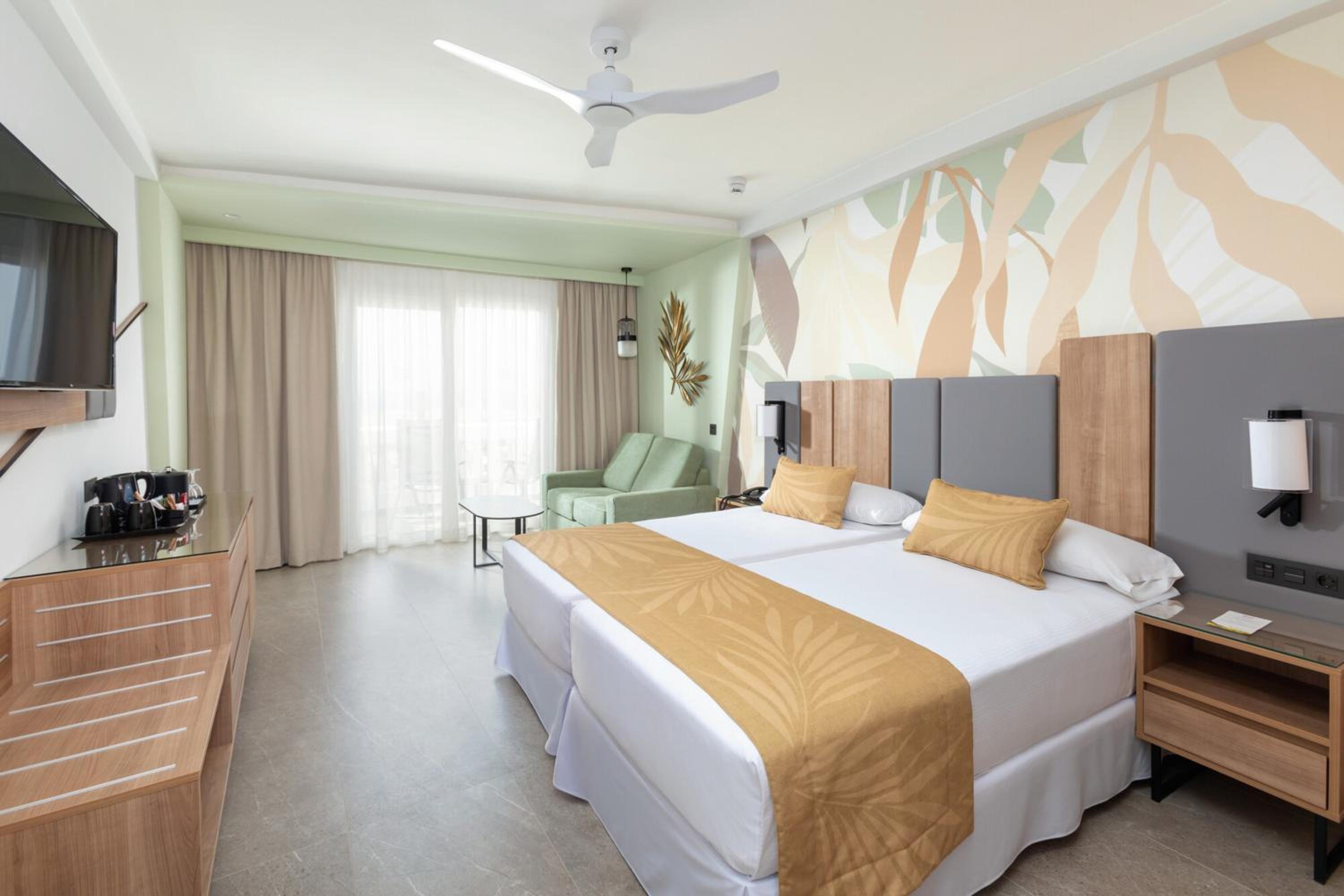 Double Room with Balcony - Photo 1